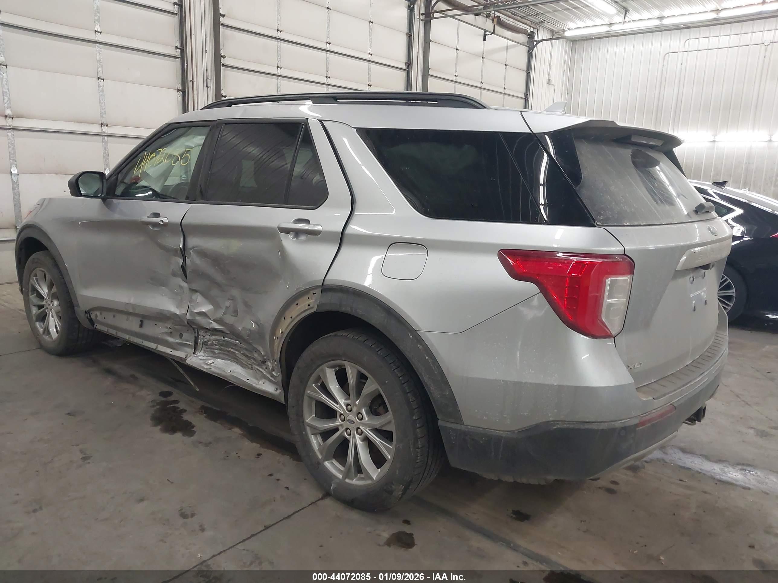 FORD EXPLORER image 3