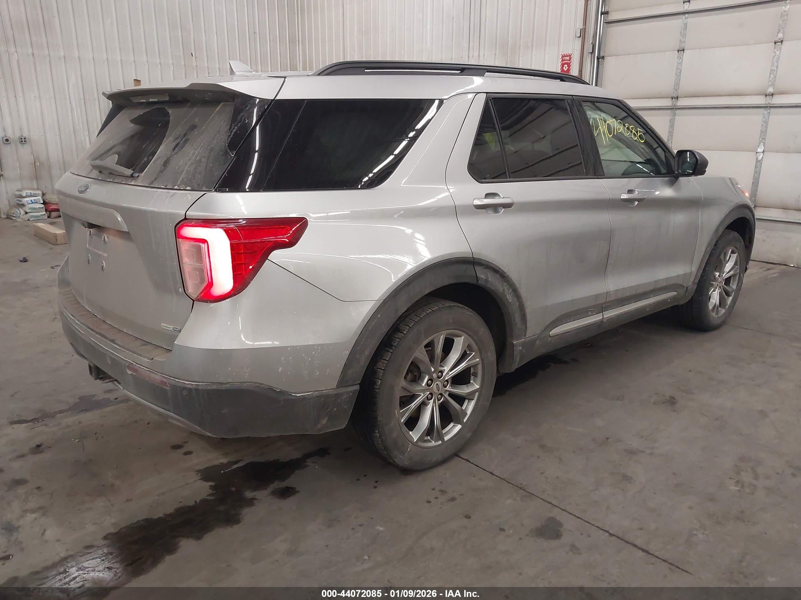 FORD EXPLORER image 4