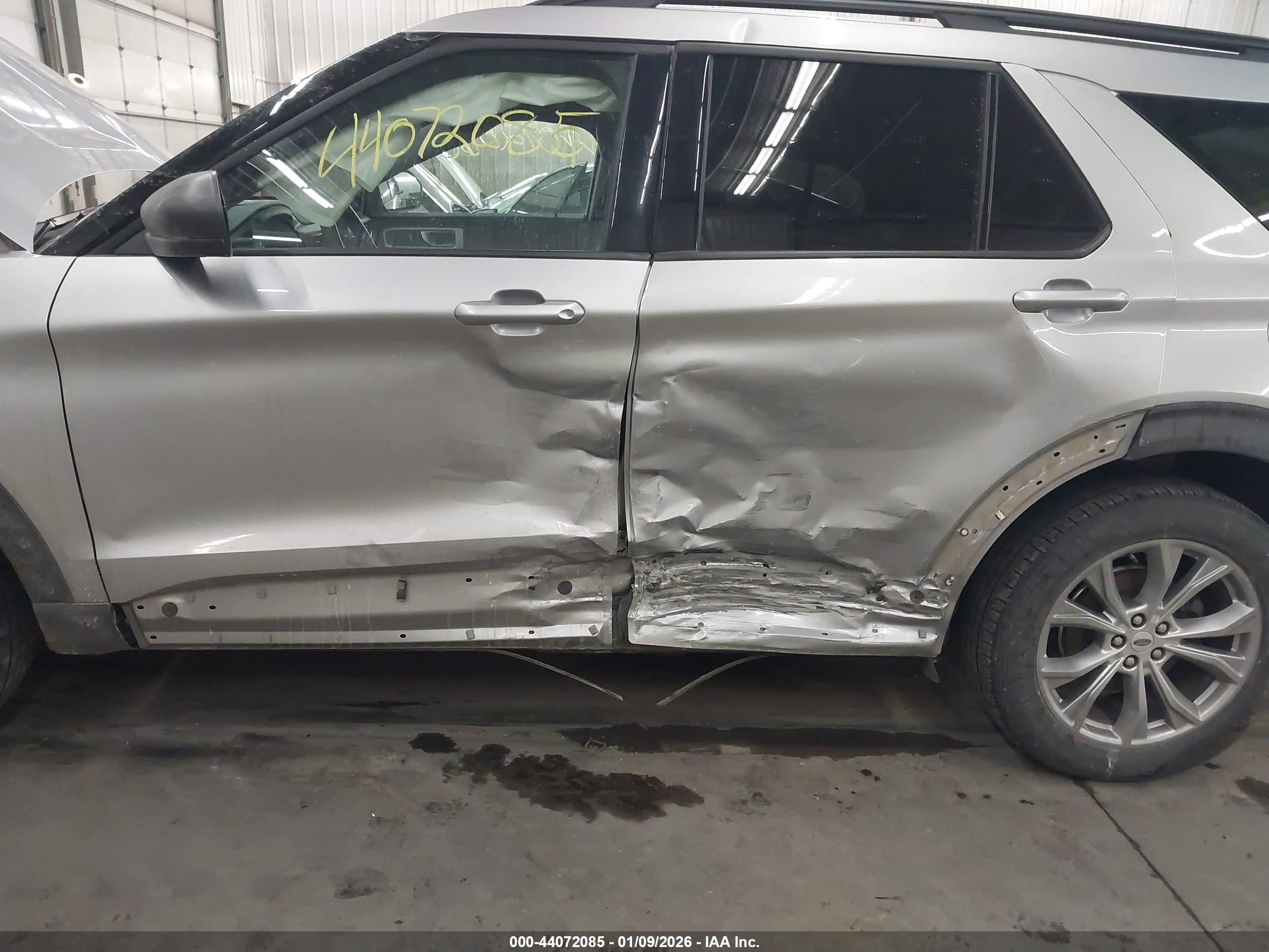 FORD EXPLORER image 6