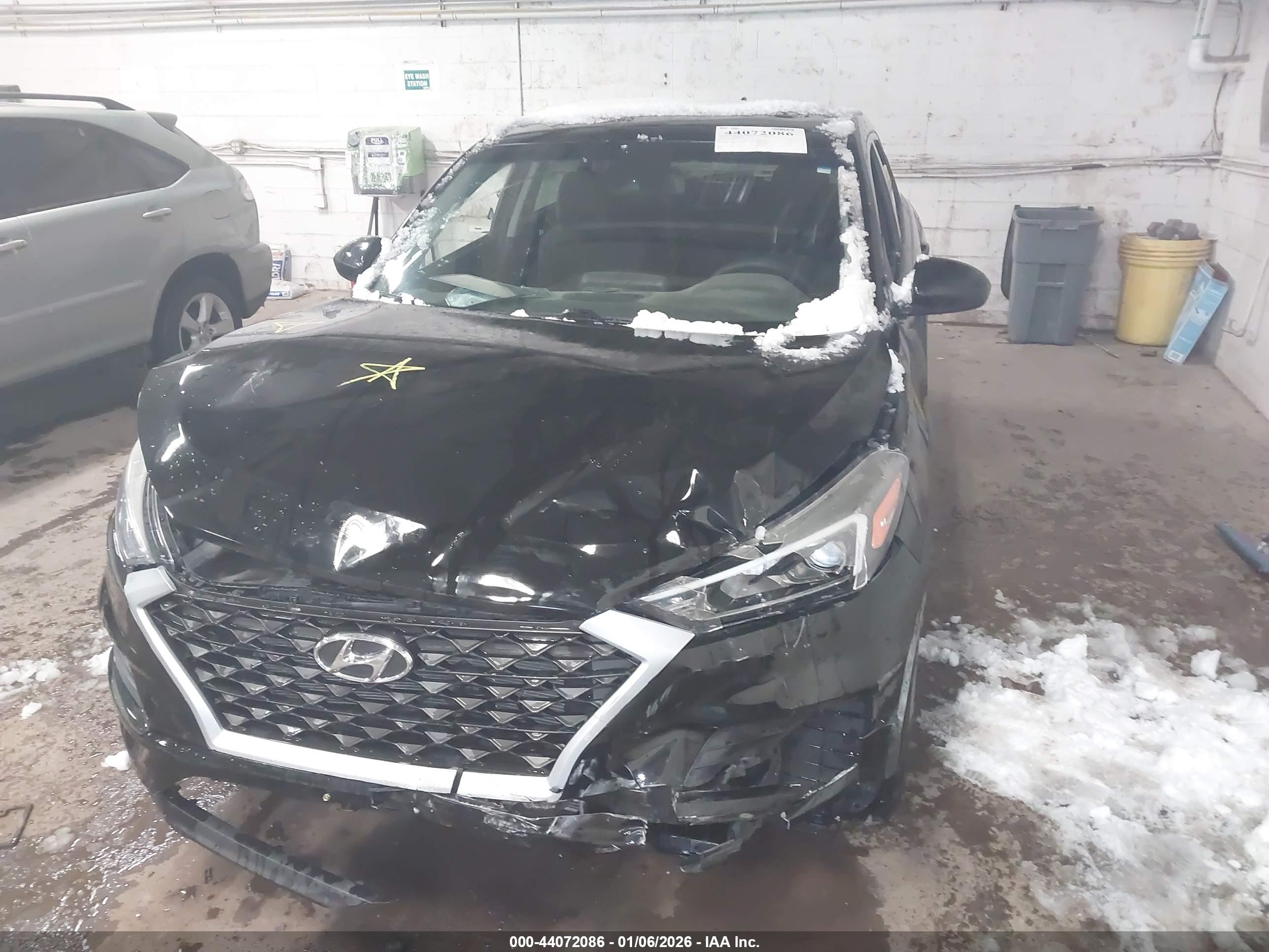 HYUNDAI TUCSON image 6