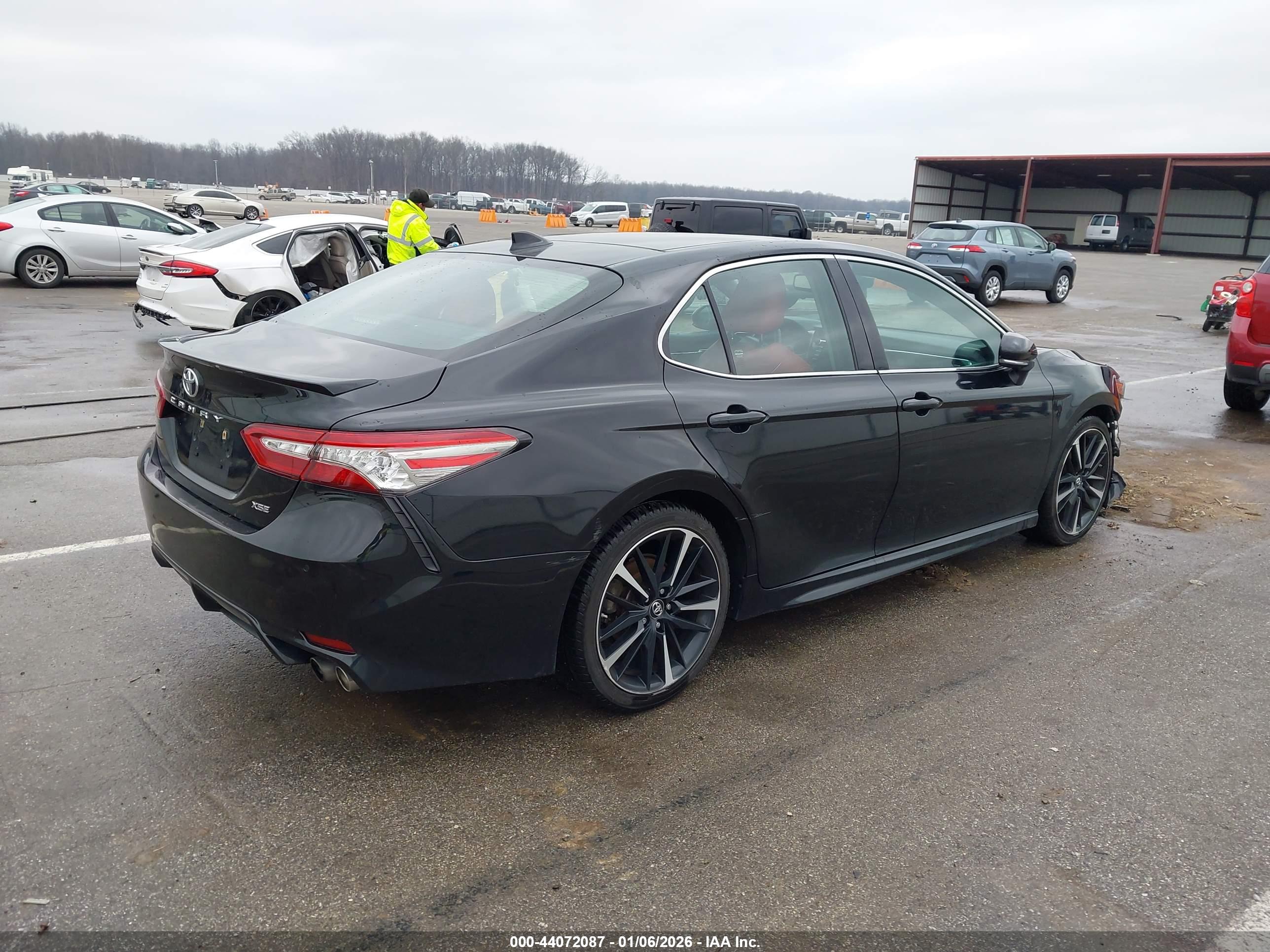 TOYOTA CAMRY image 4