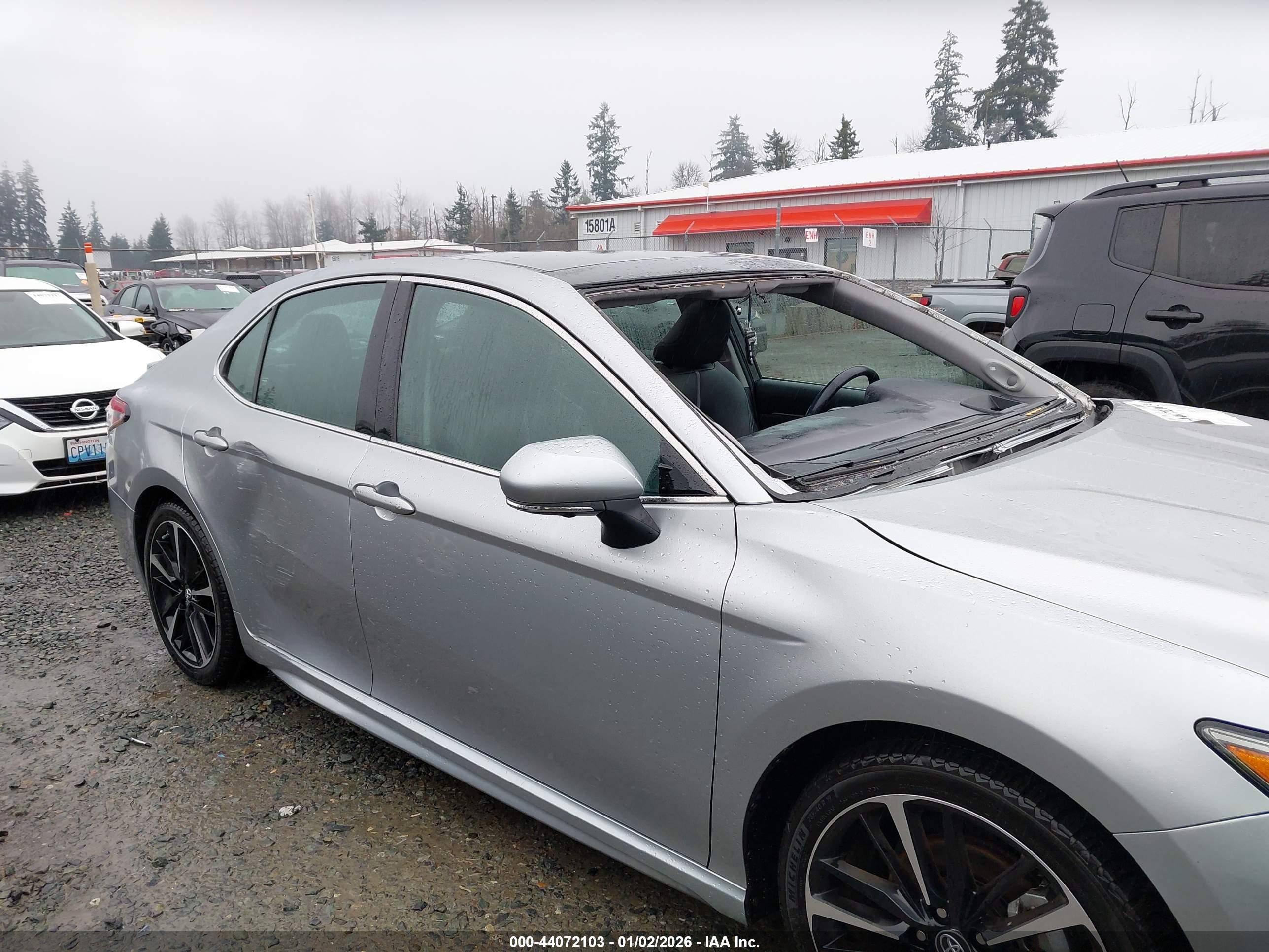 TOYOTA CAMRY image 6