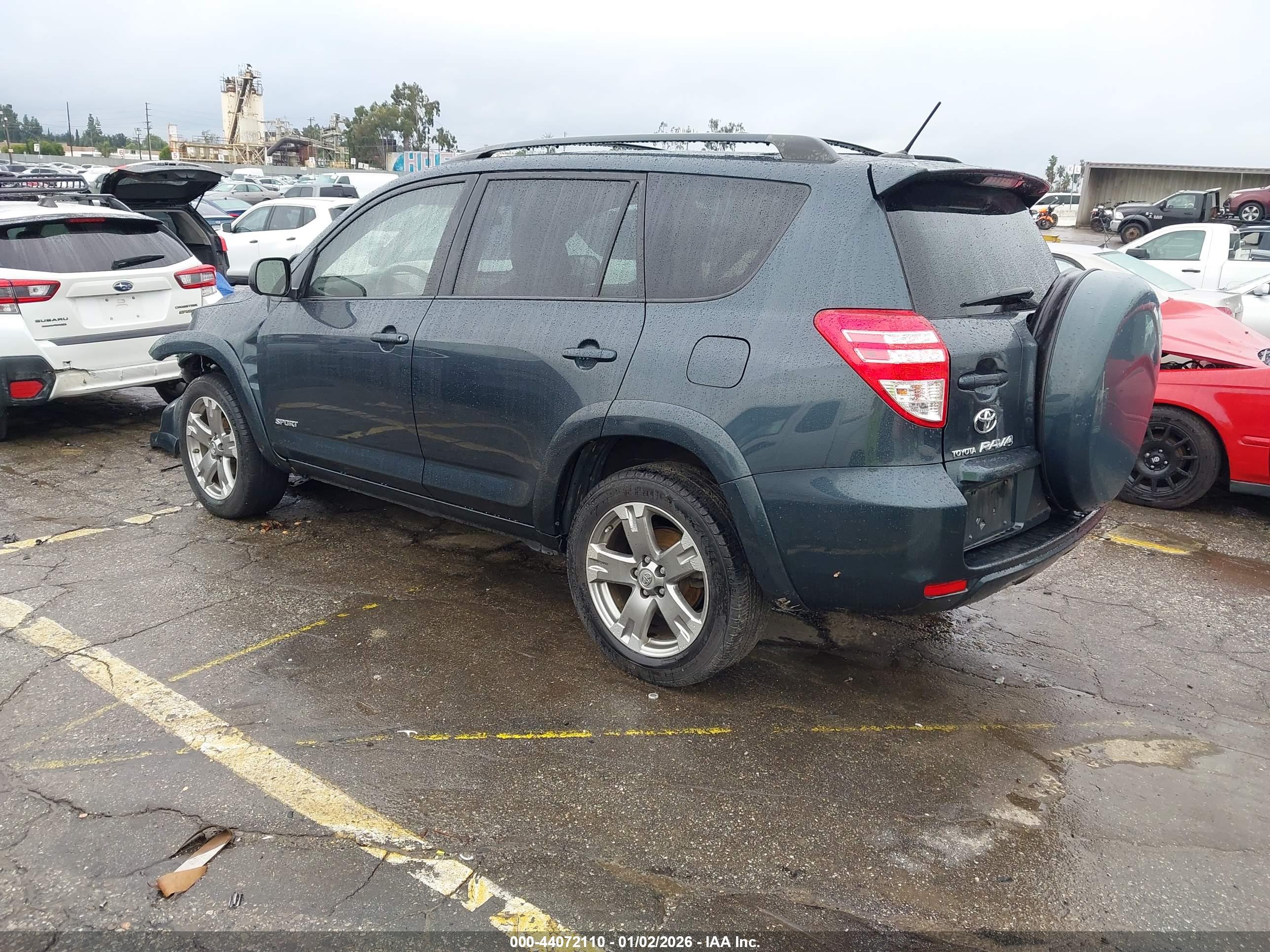 TOYOTA RAV4 image 3