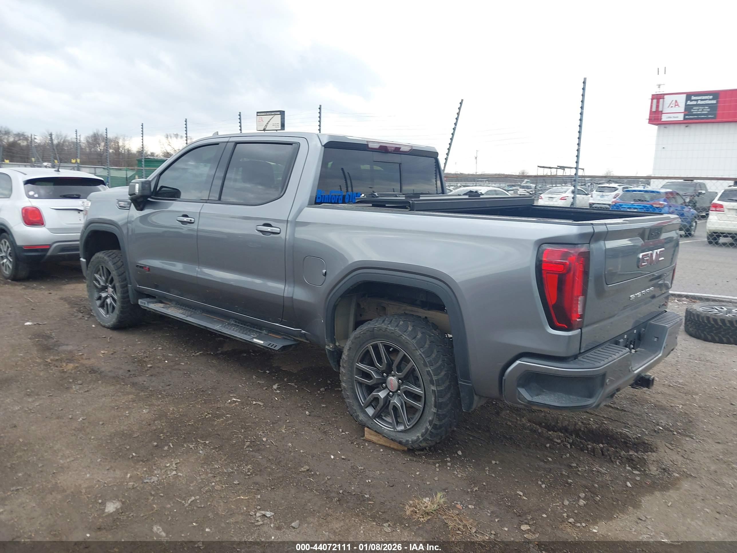 GMC SIERRA image 3