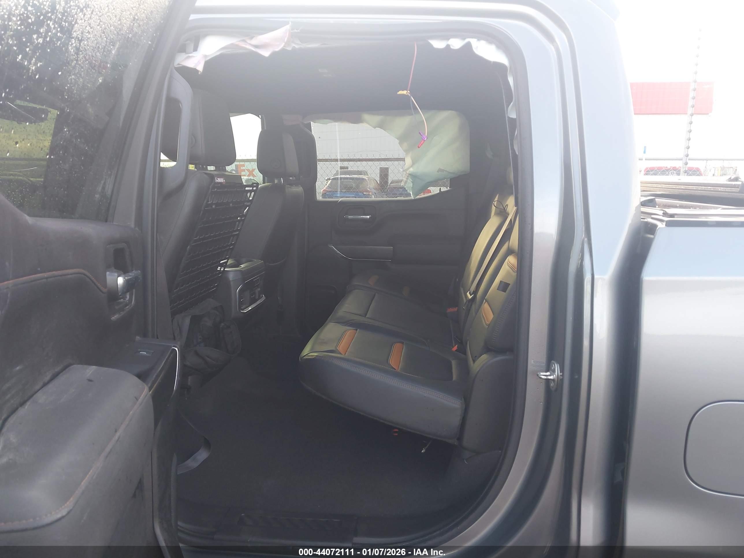 GMC SIERRA image 8