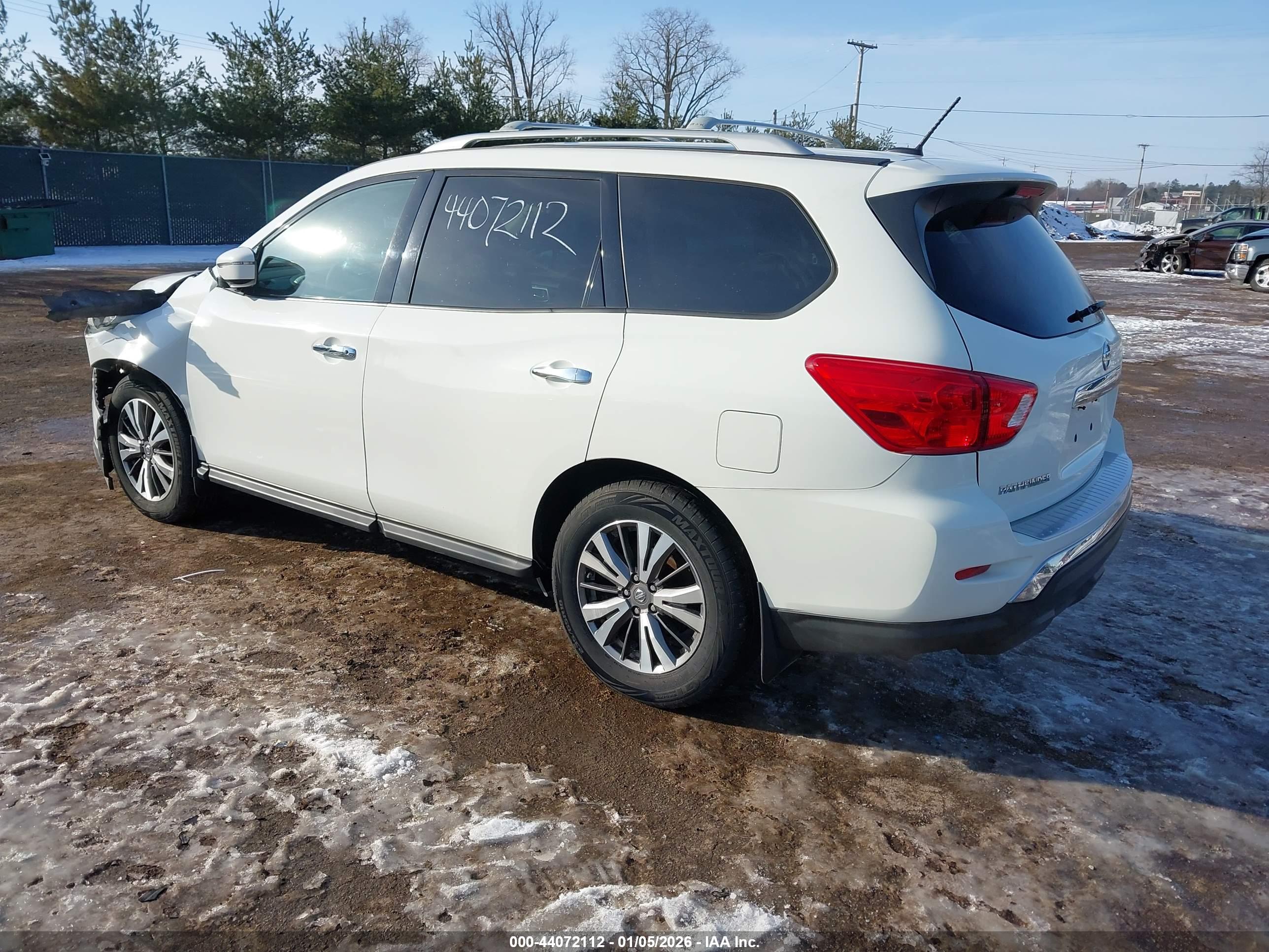 NISSAN PATHFINDER image 3