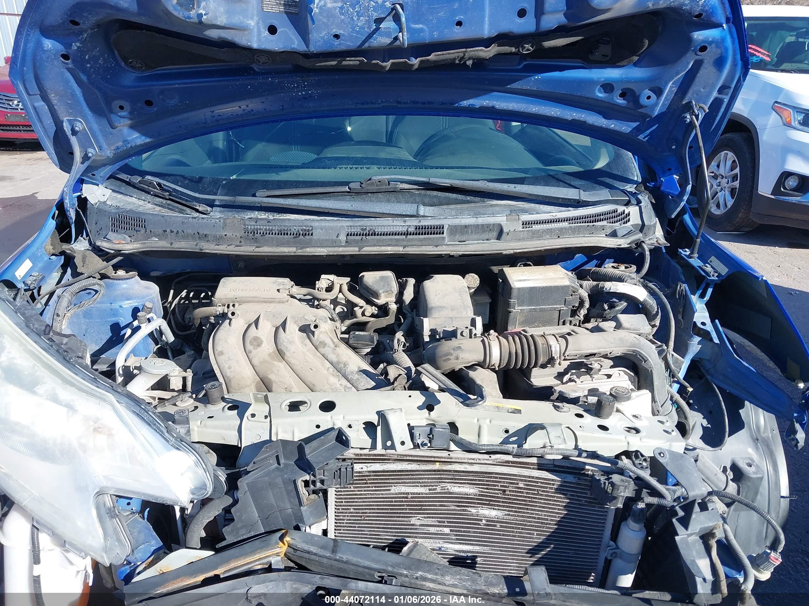 NISSAN VERSA image 10