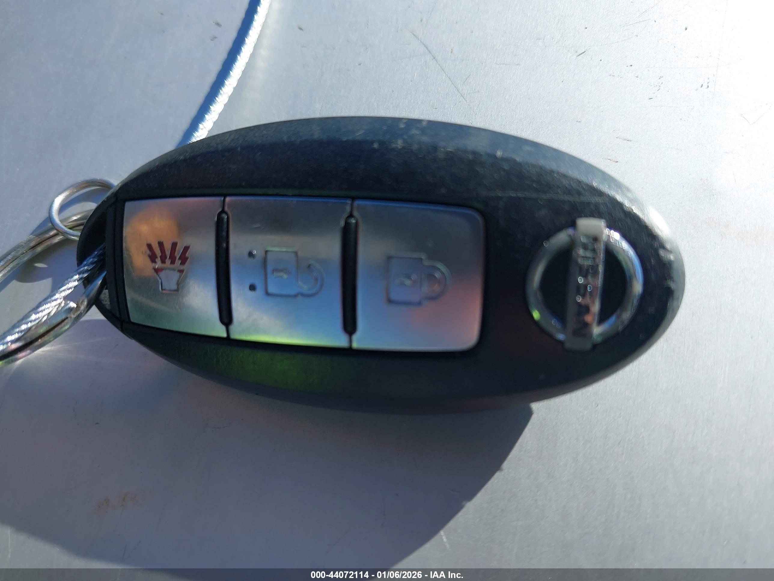NISSAN VERSA image 11