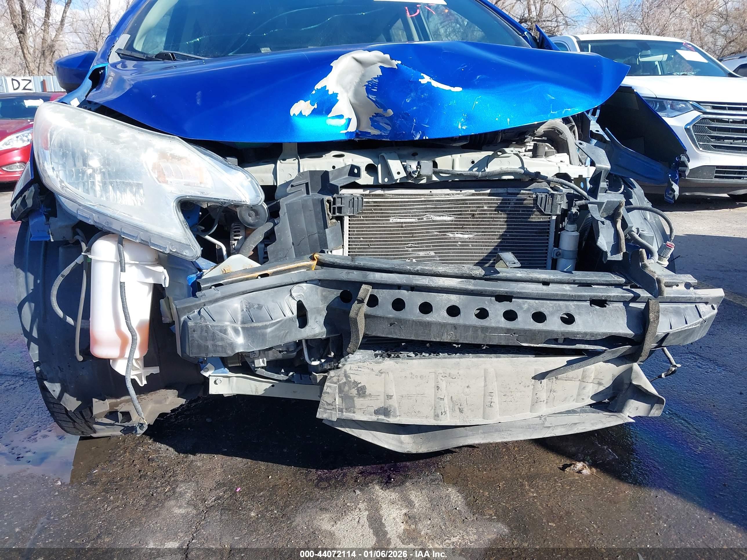 NISSAN VERSA image 6