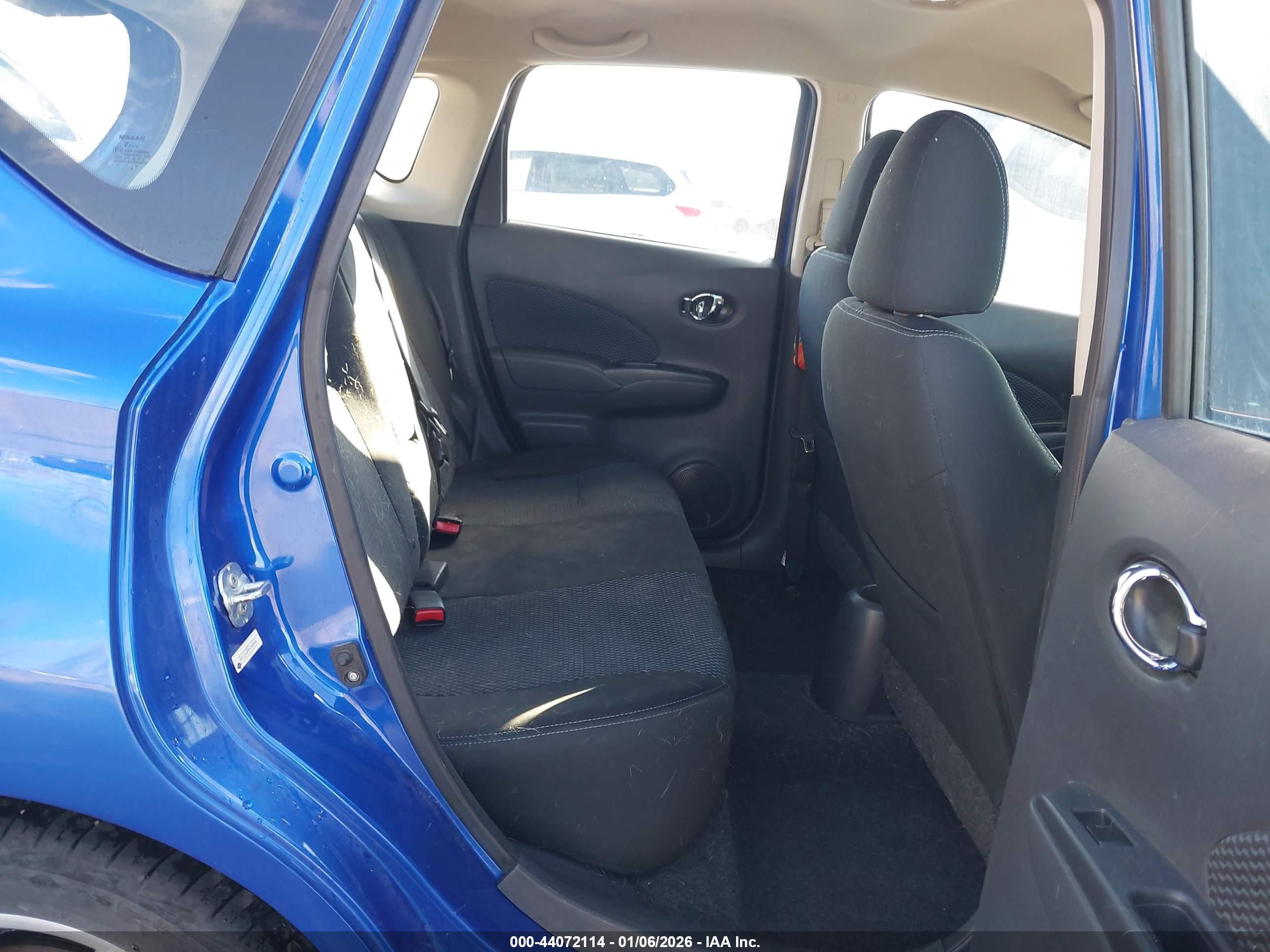 NISSAN VERSA image 8
