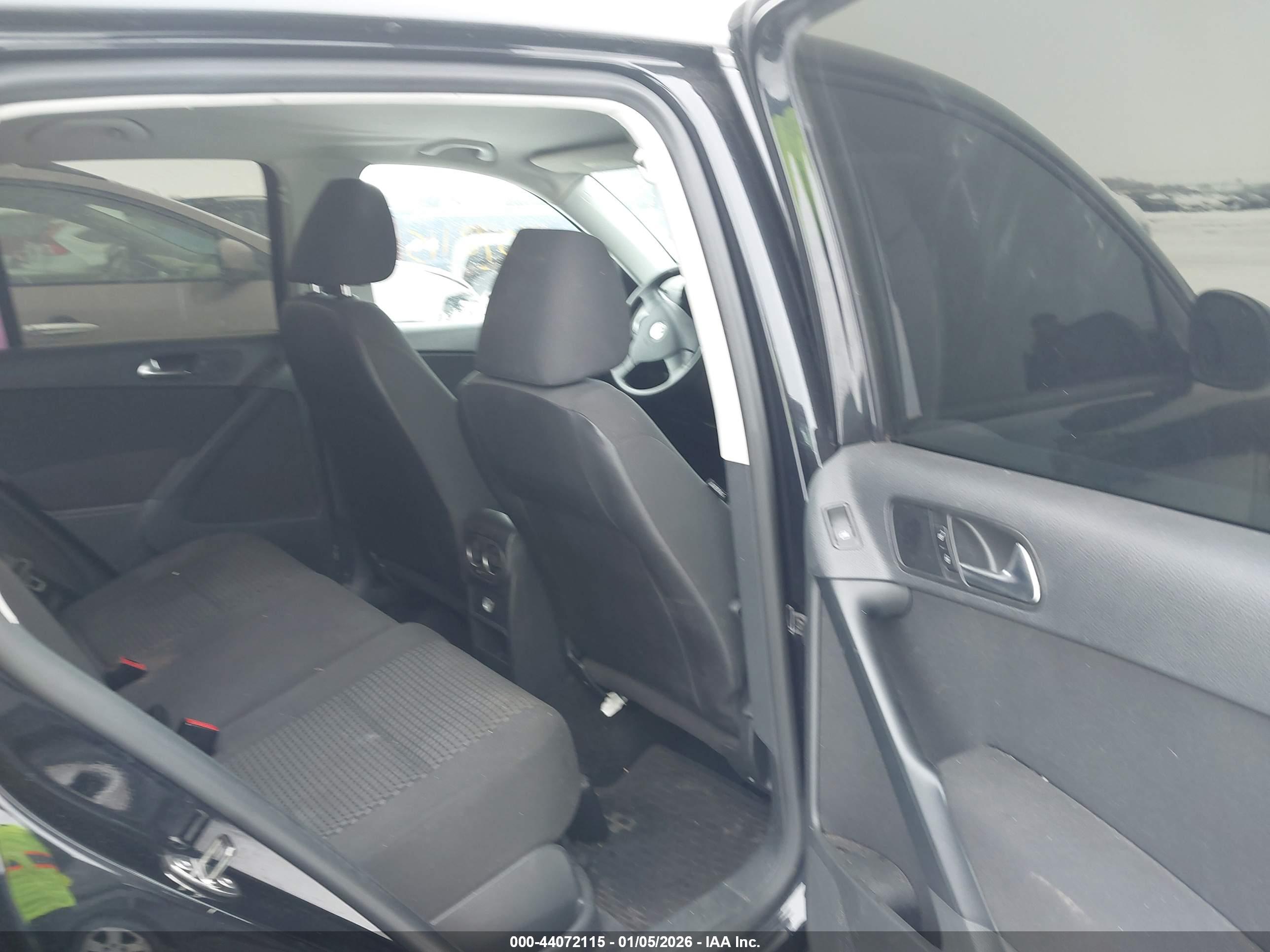 VOLKSWAGEN TIGUAN image 8
