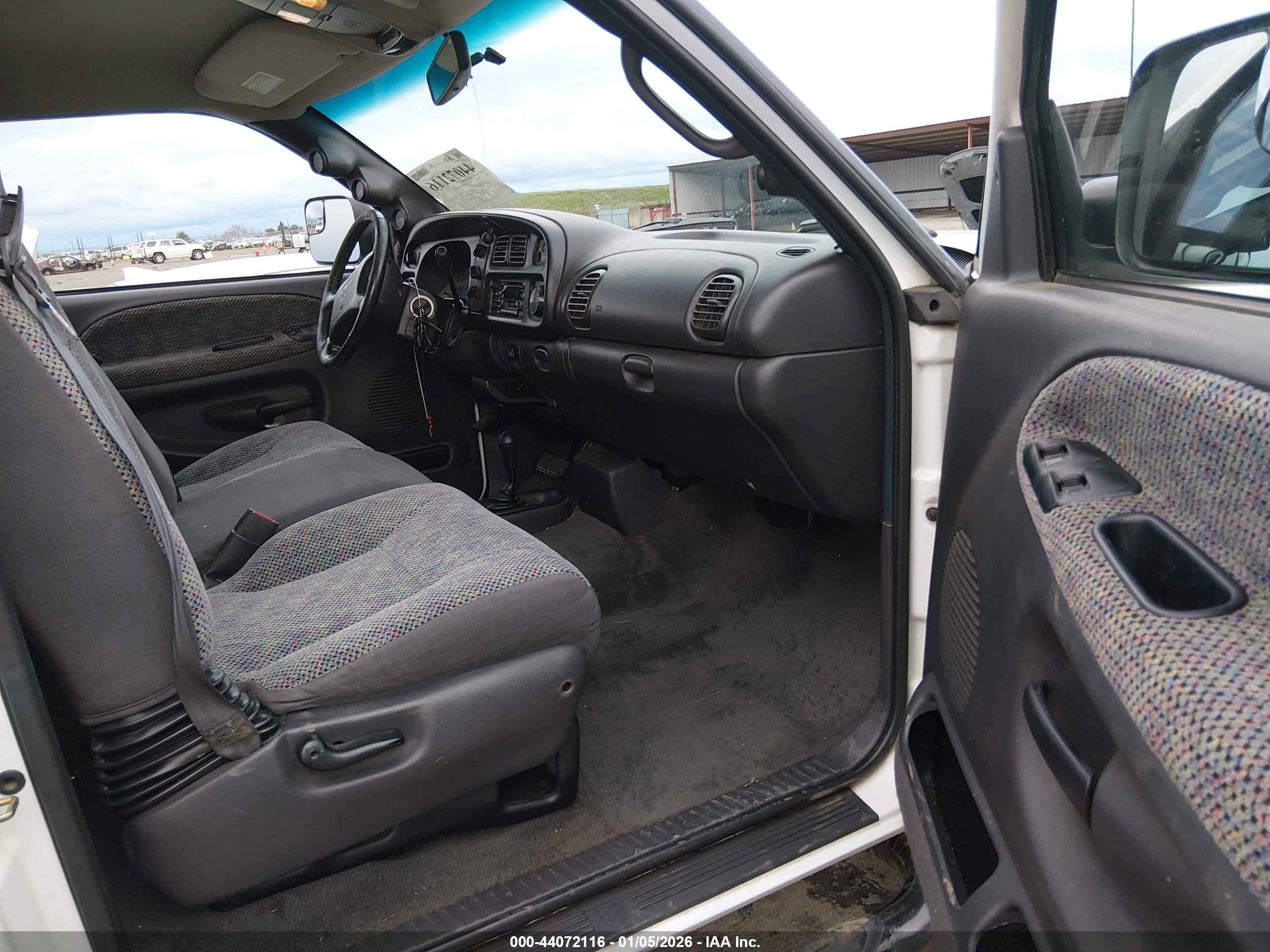 DODGE RAM image 5