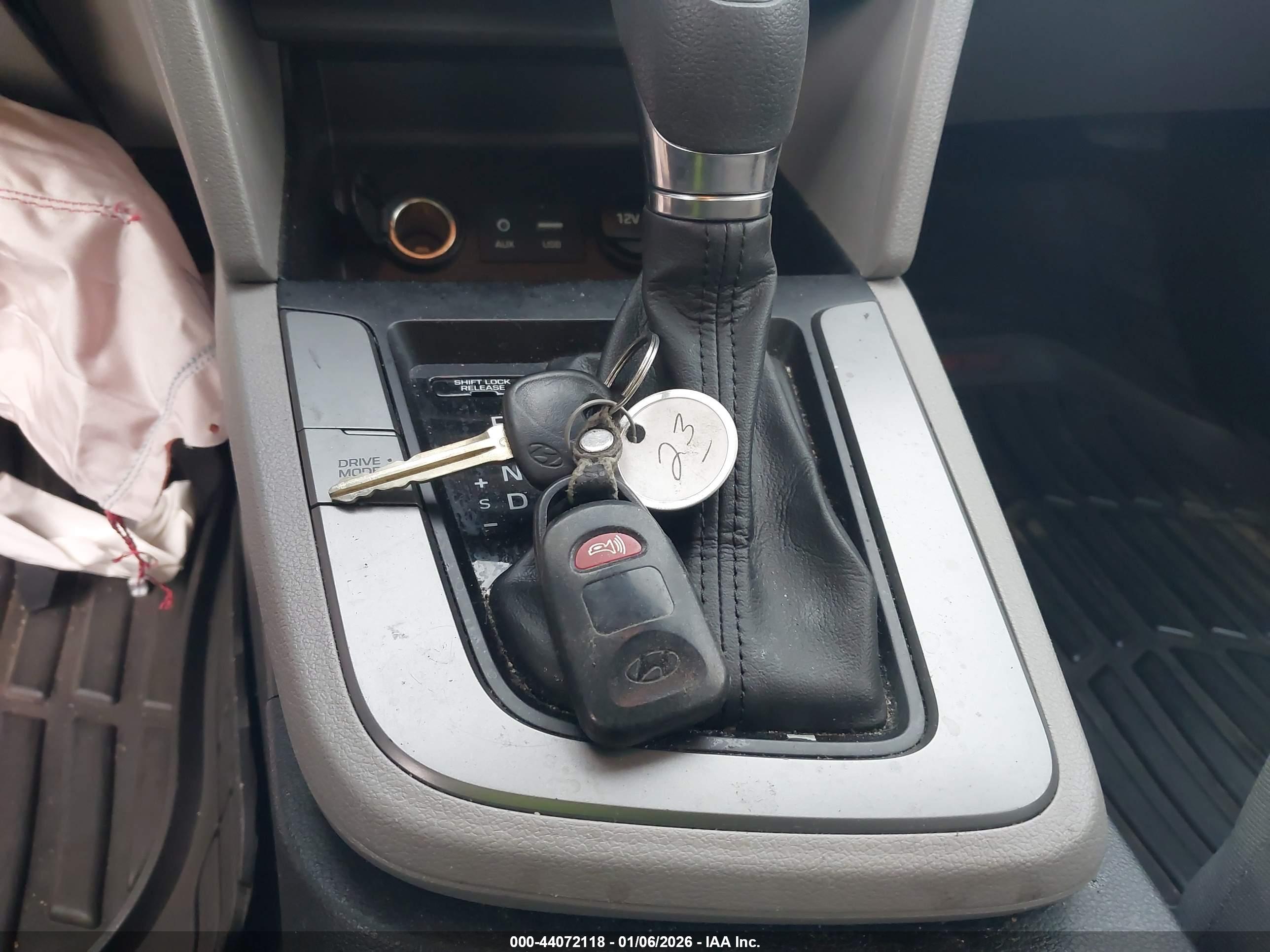 HYUNDAI ELANTRA image 11