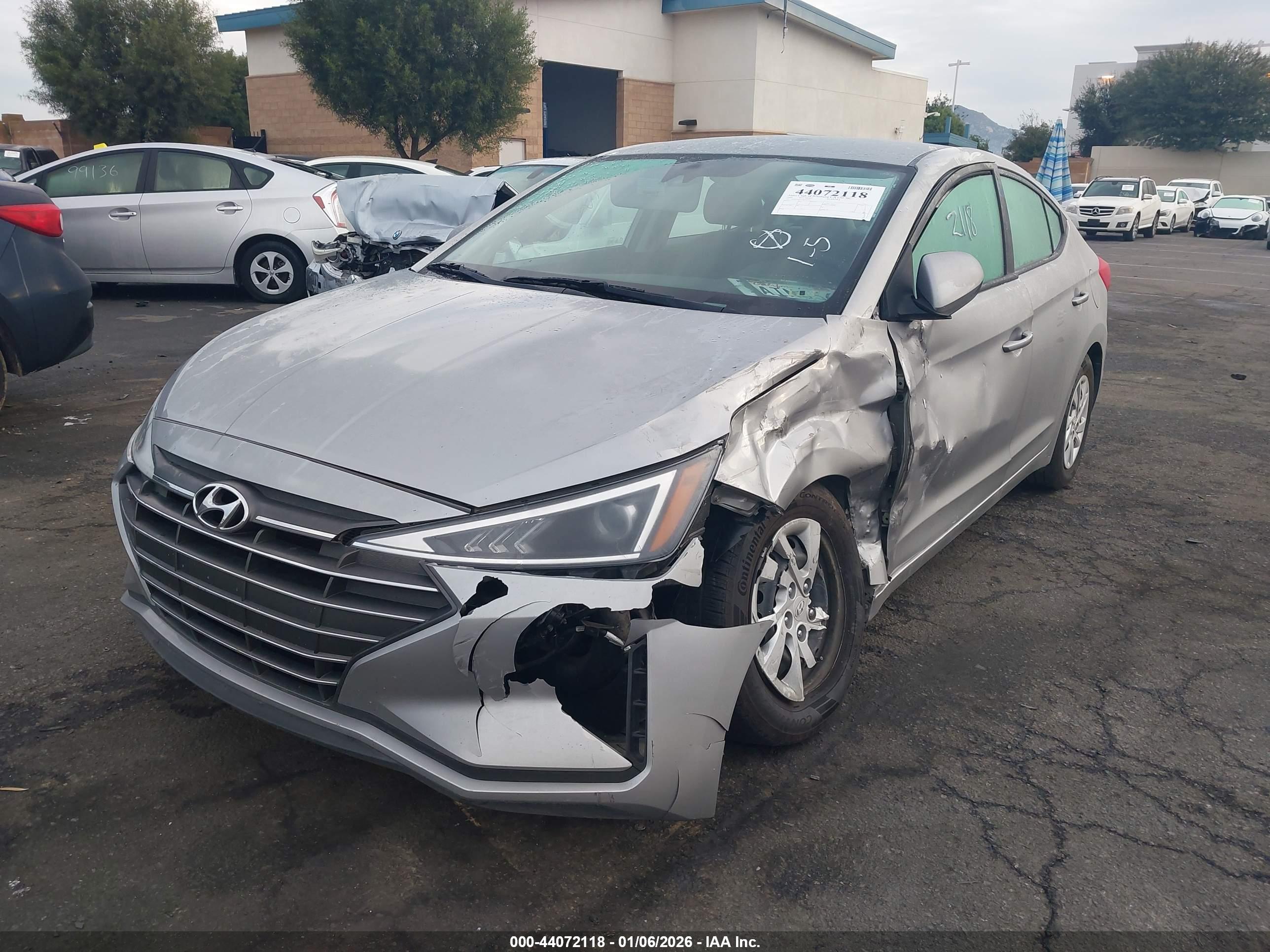 HYUNDAI ELANTRA image 2