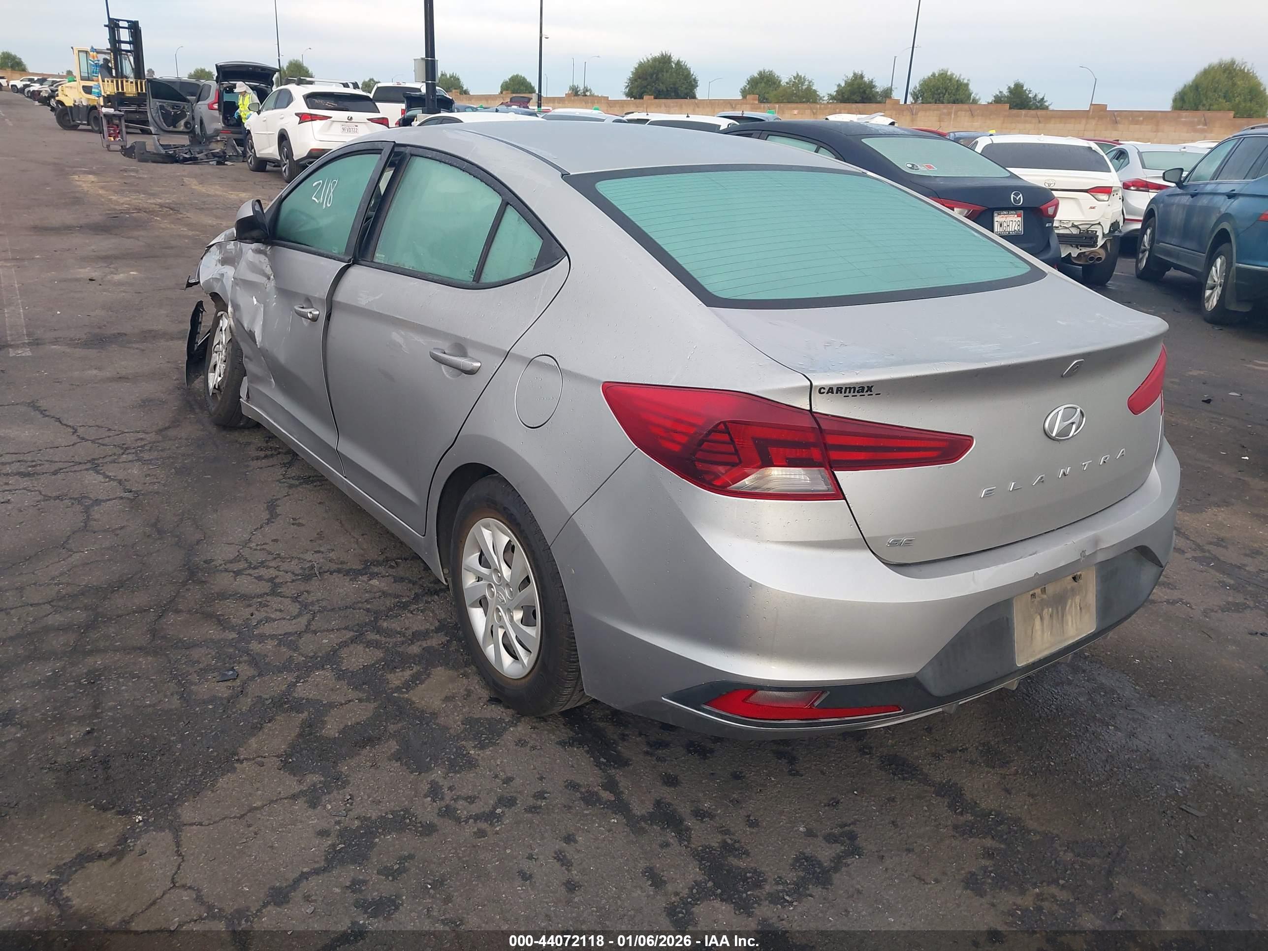 HYUNDAI ELANTRA image 3