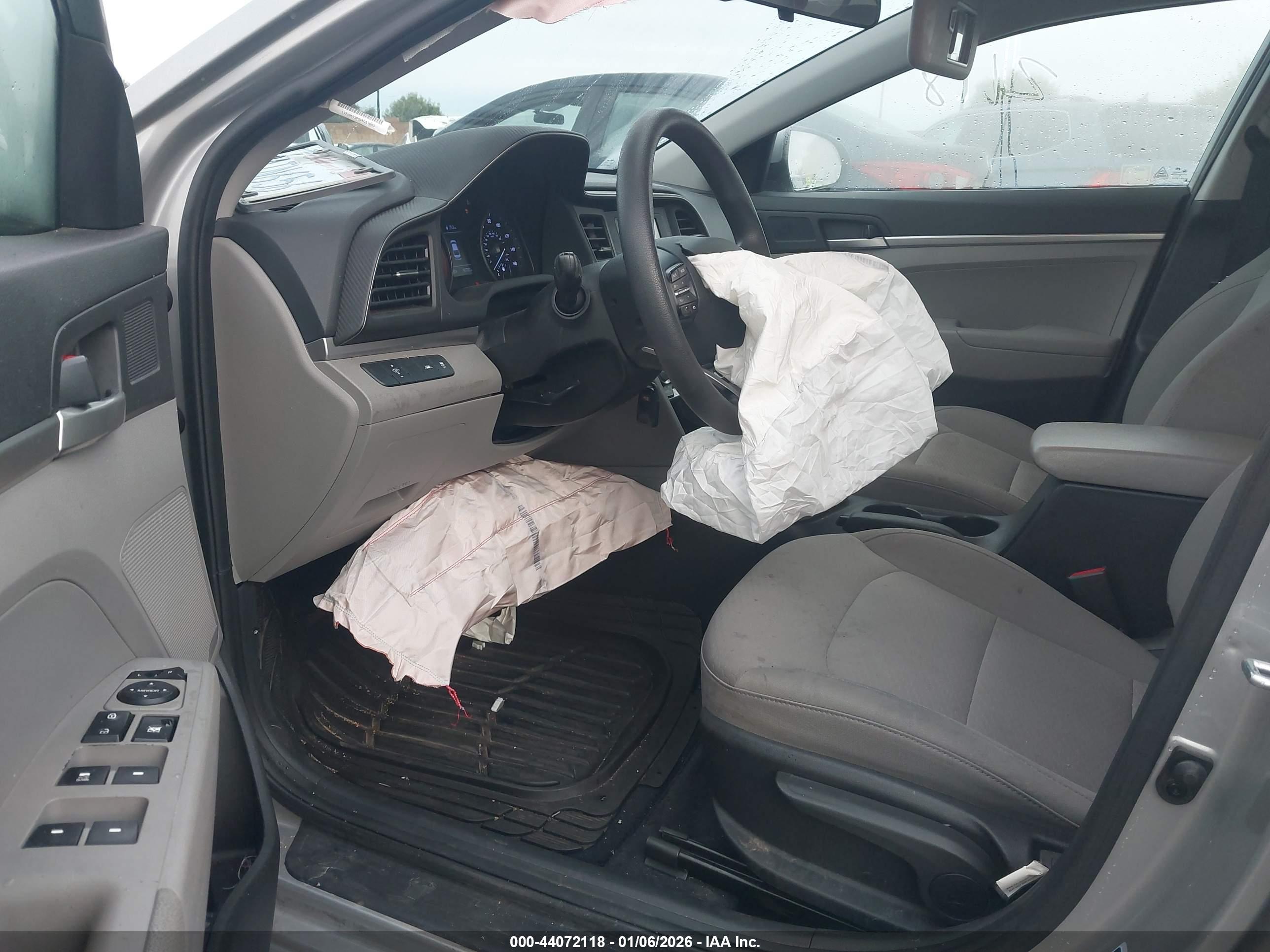 HYUNDAI ELANTRA image 5
