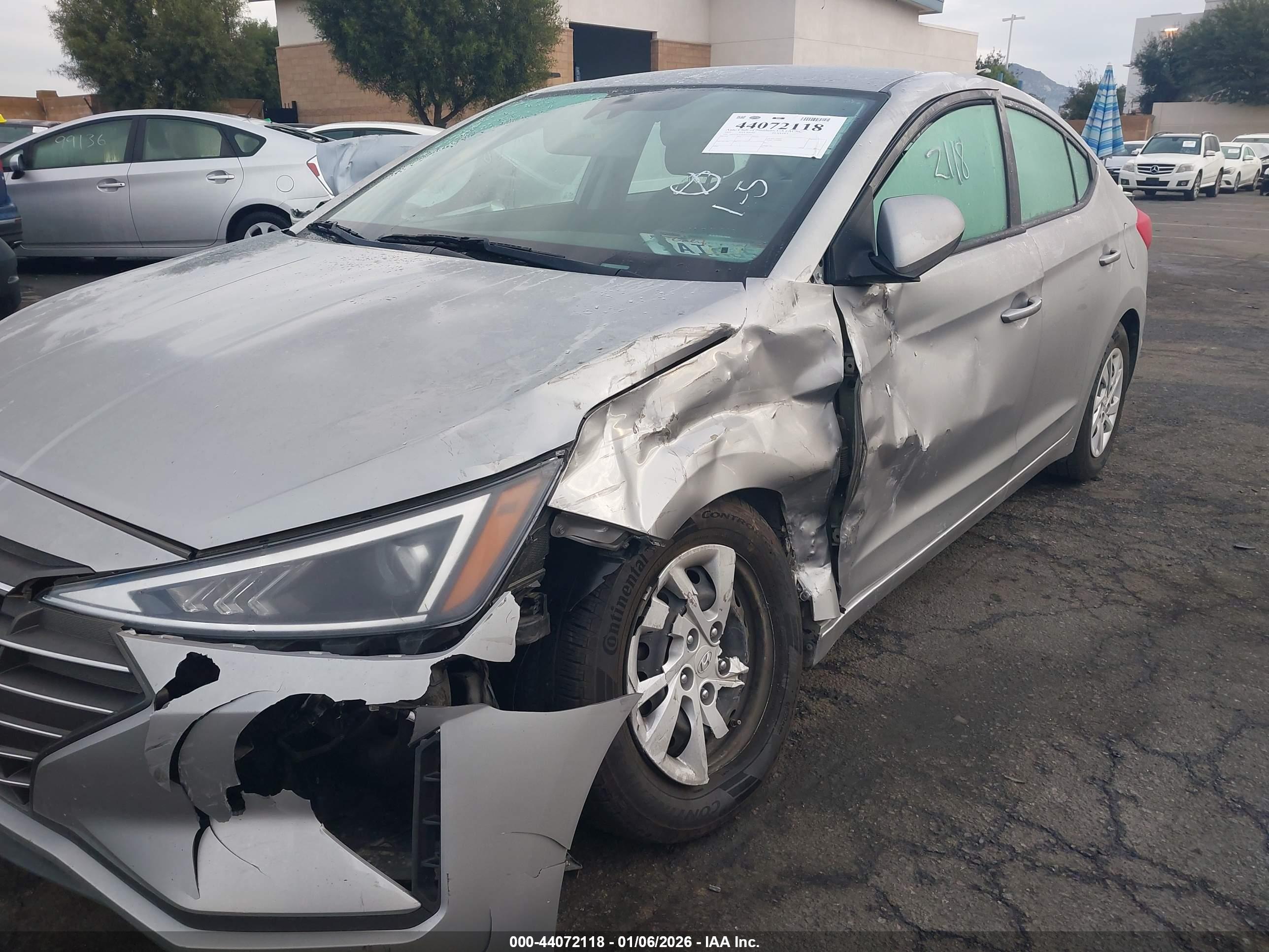 HYUNDAI ELANTRA image 6
