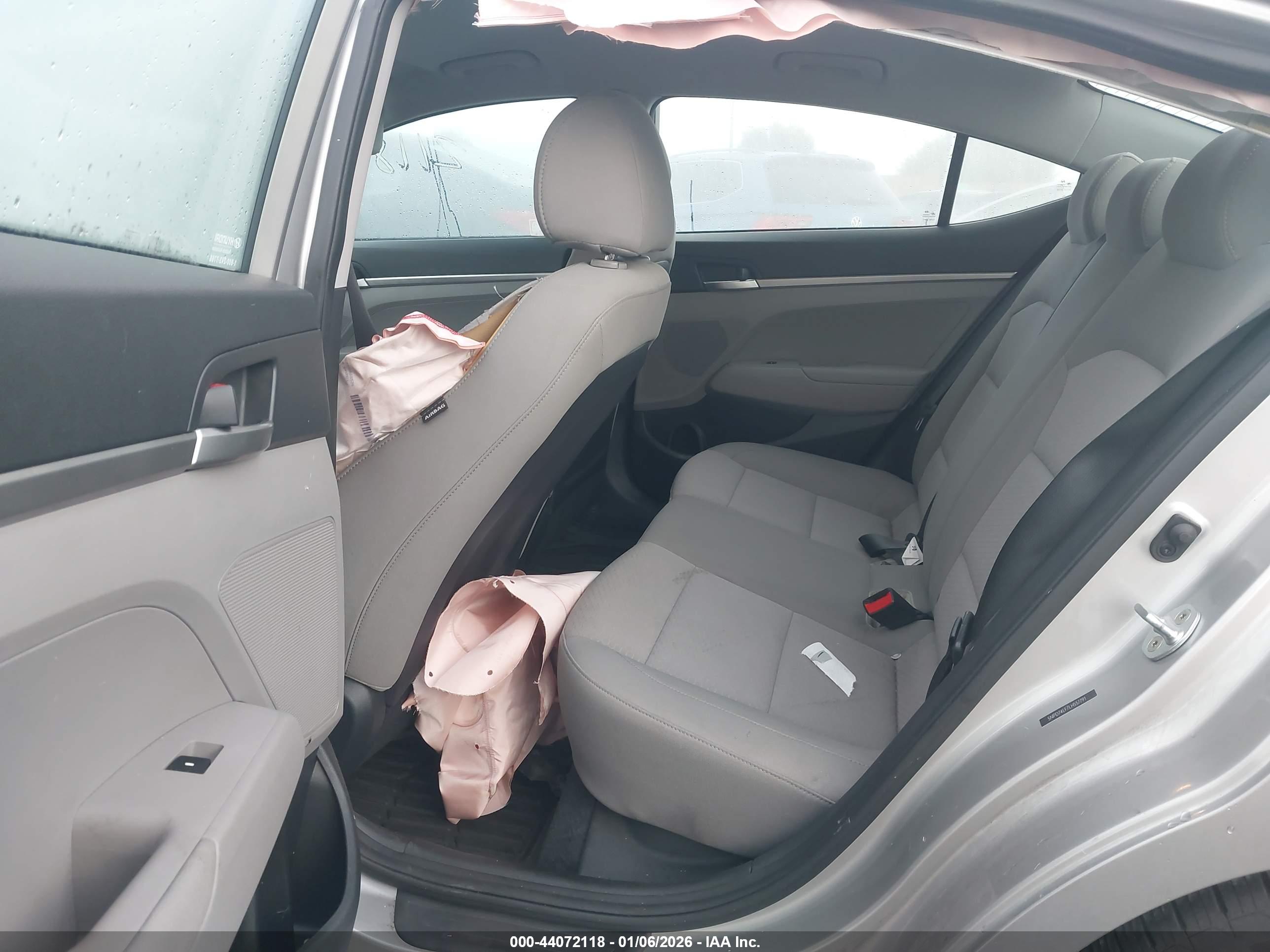 HYUNDAI ELANTRA image 8