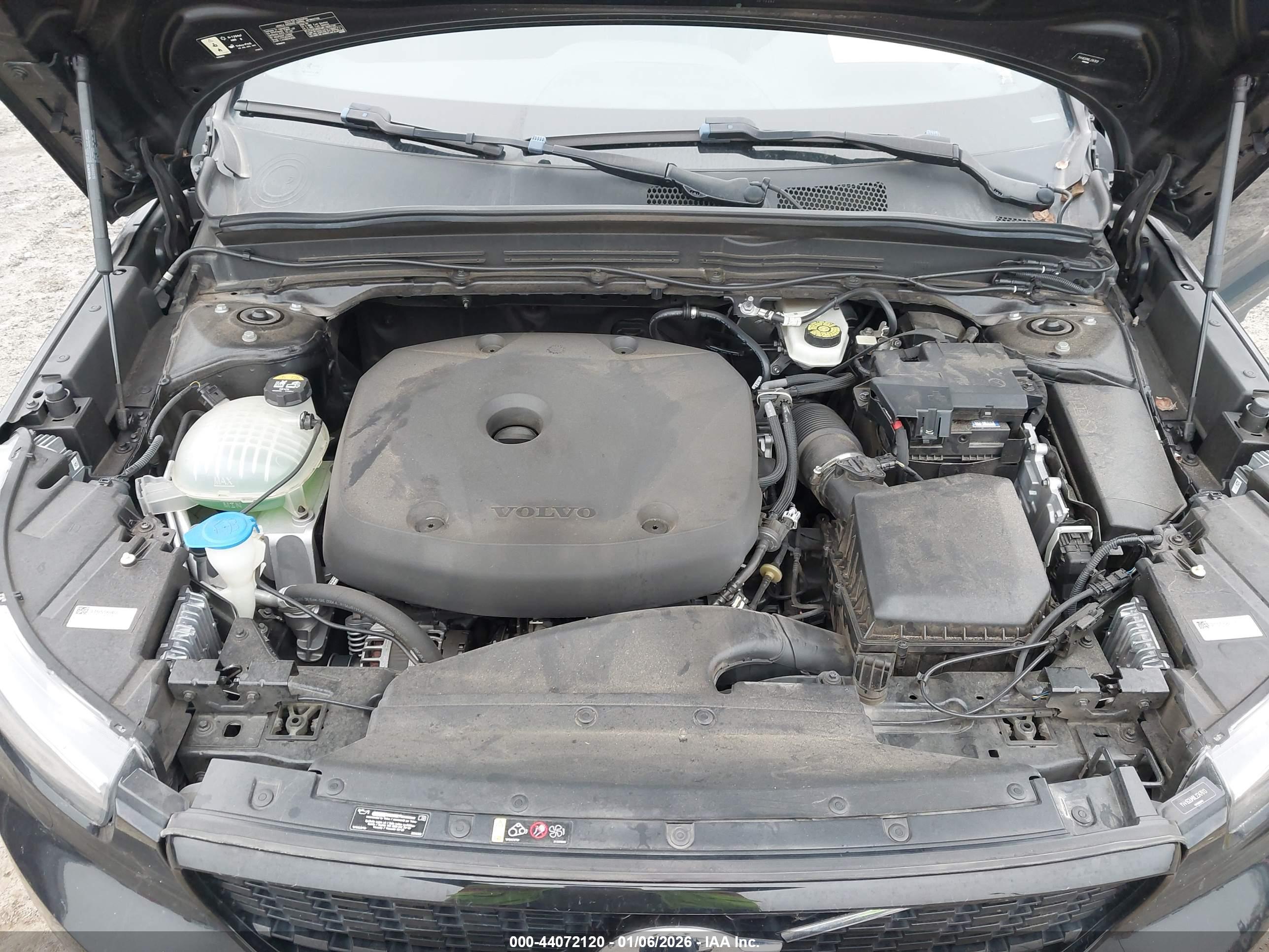 VOLVO XC40 image 10