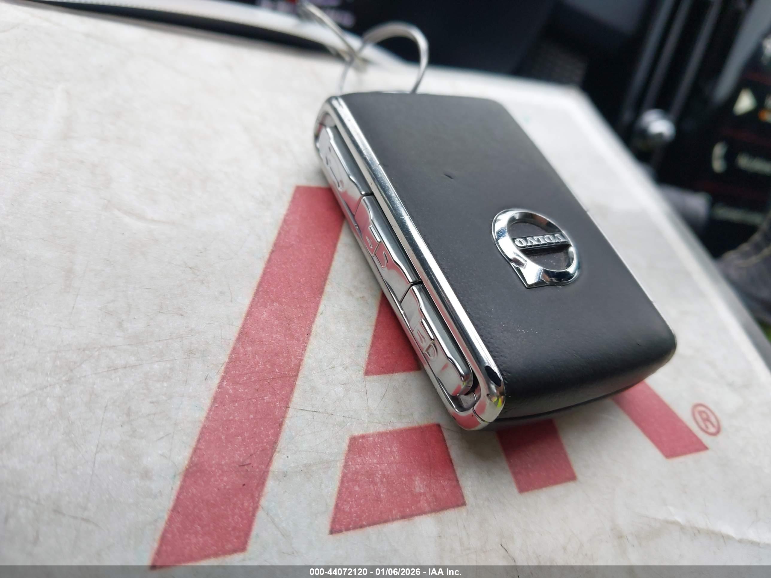 VOLVO XC40 image 11