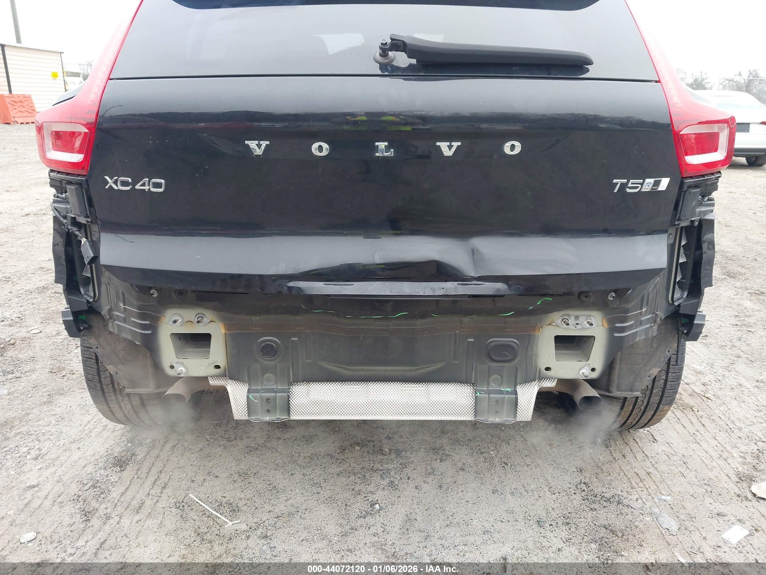 VOLVO XC40 image 6