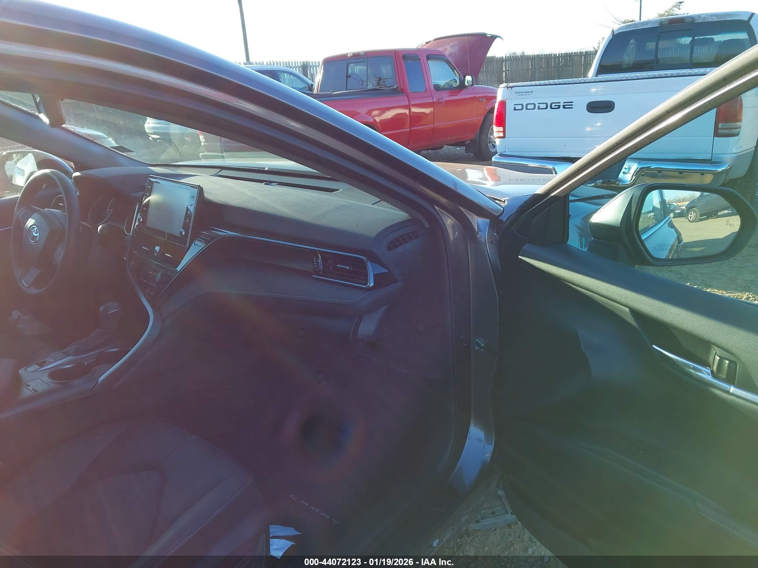 TOYOTA CAMRY image 5