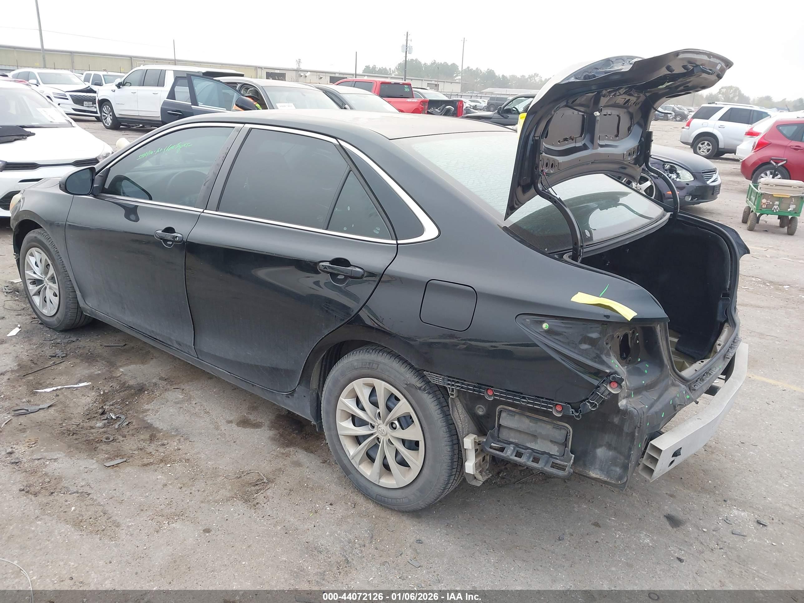 TOYOTA CAMRY image 3
