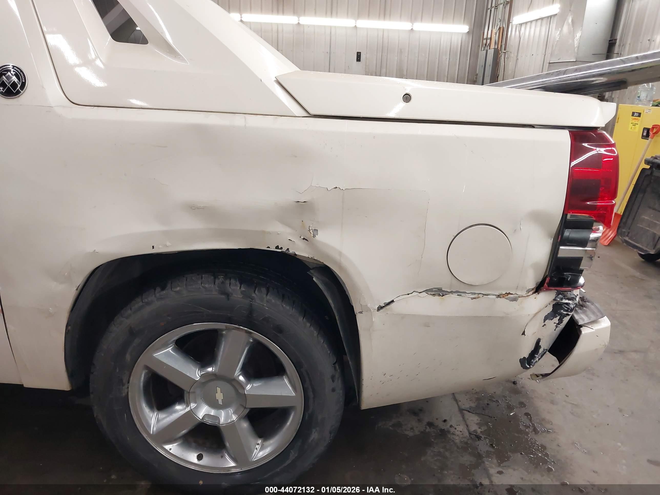 CHEVROLET AVALANCHE image 6