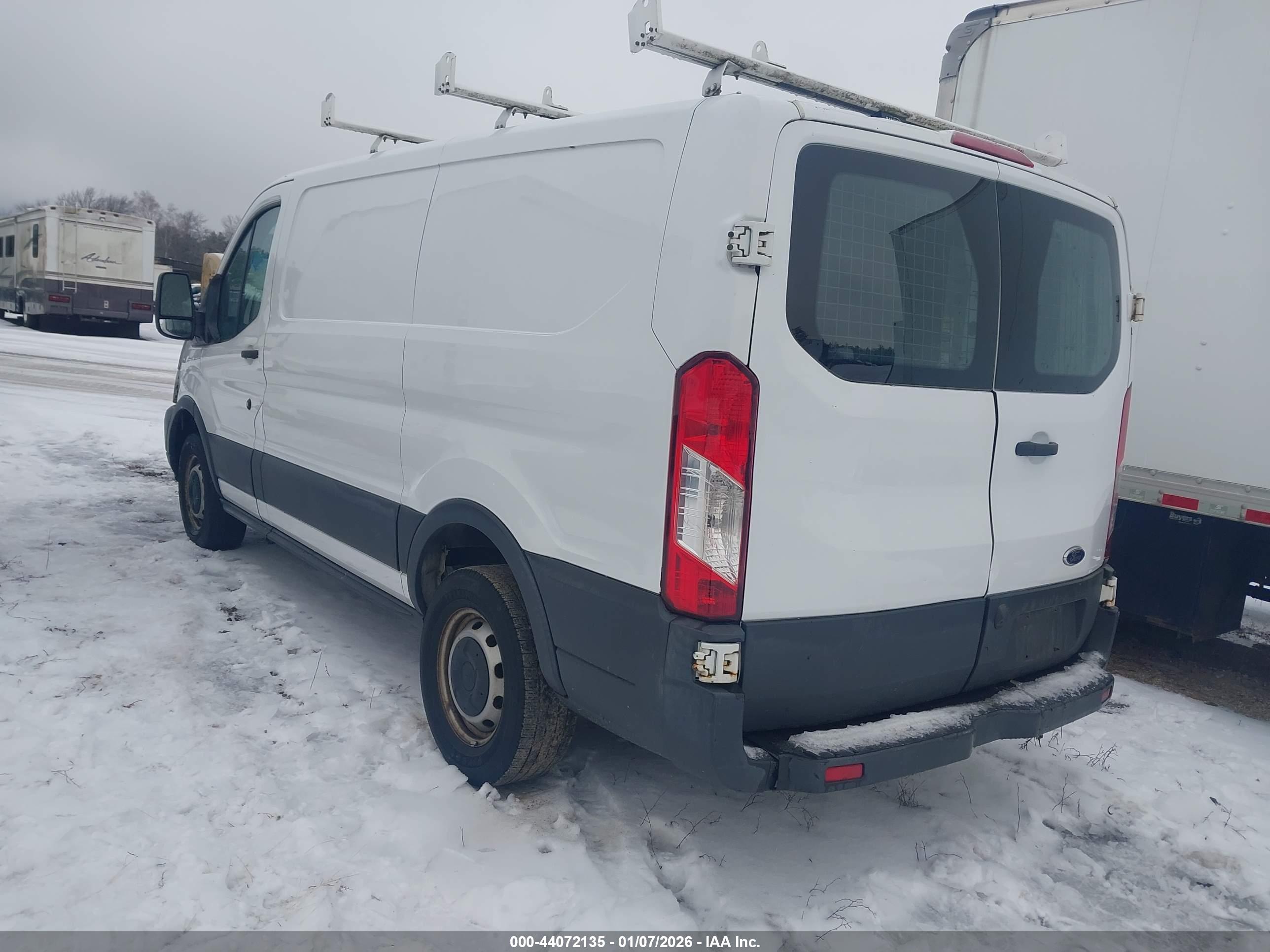 FORD TRANSIT-250 image 3