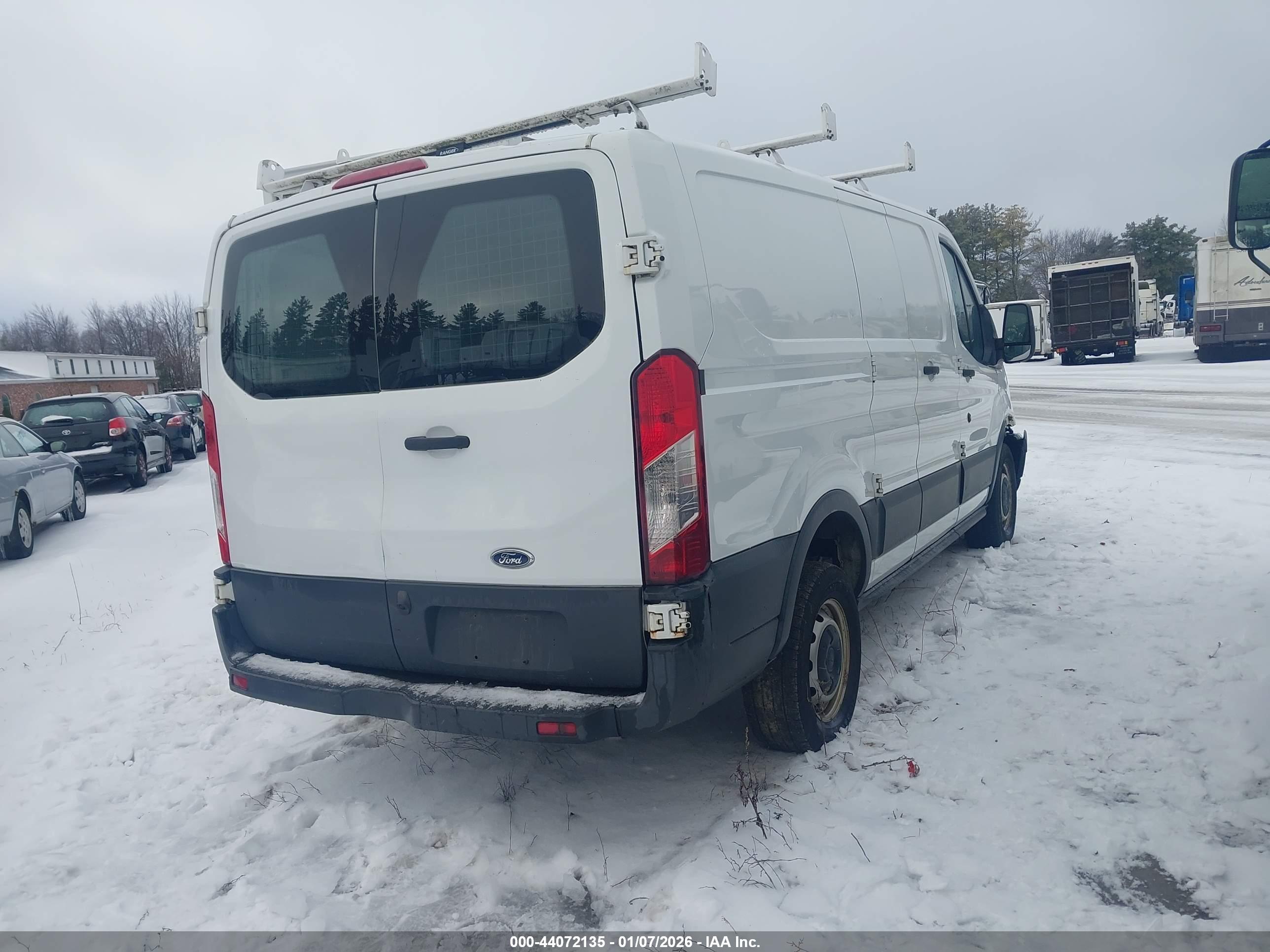 FORD TRANSIT-250 image 4