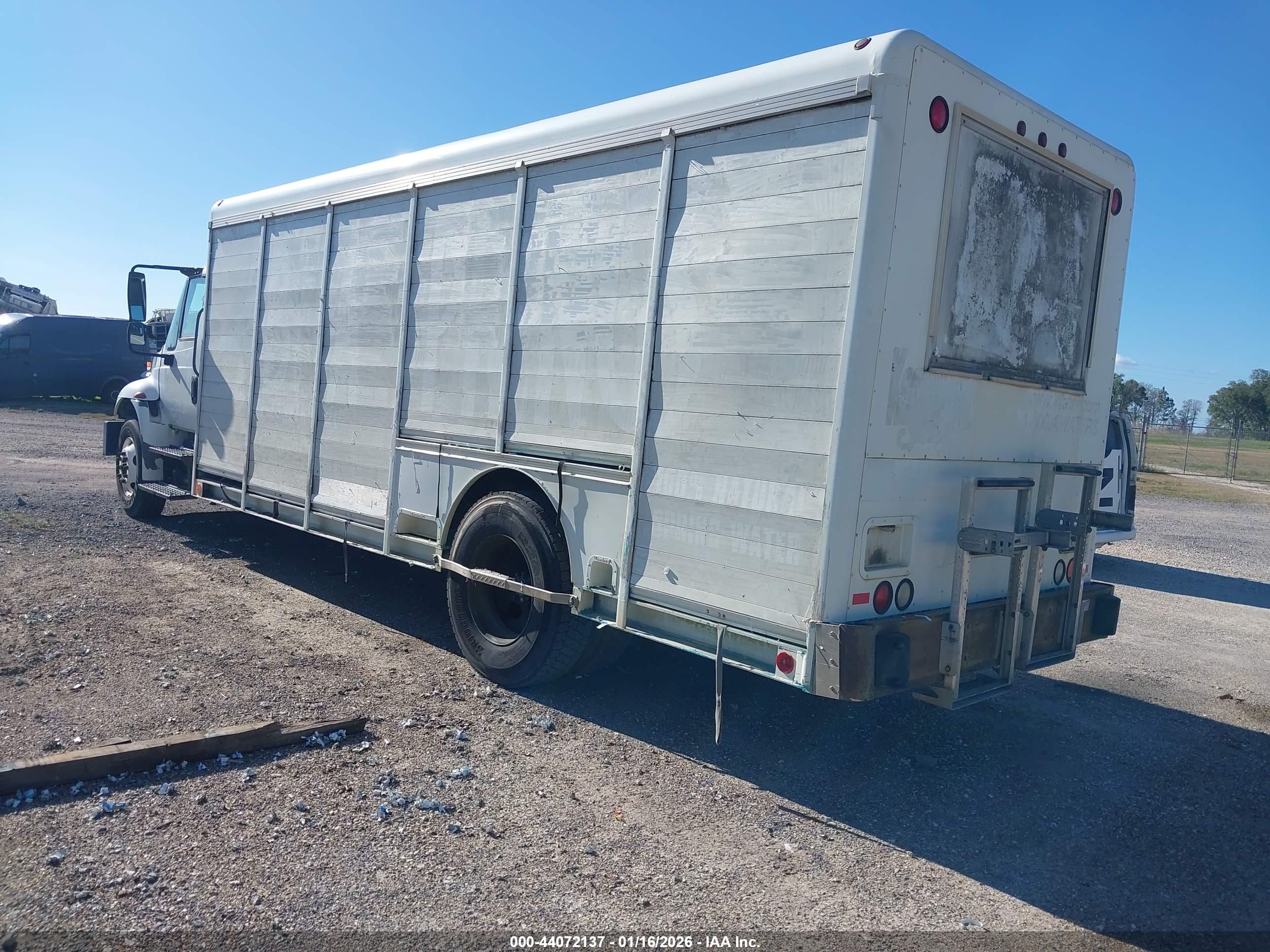 INTERNATIONAL 4000 image 3