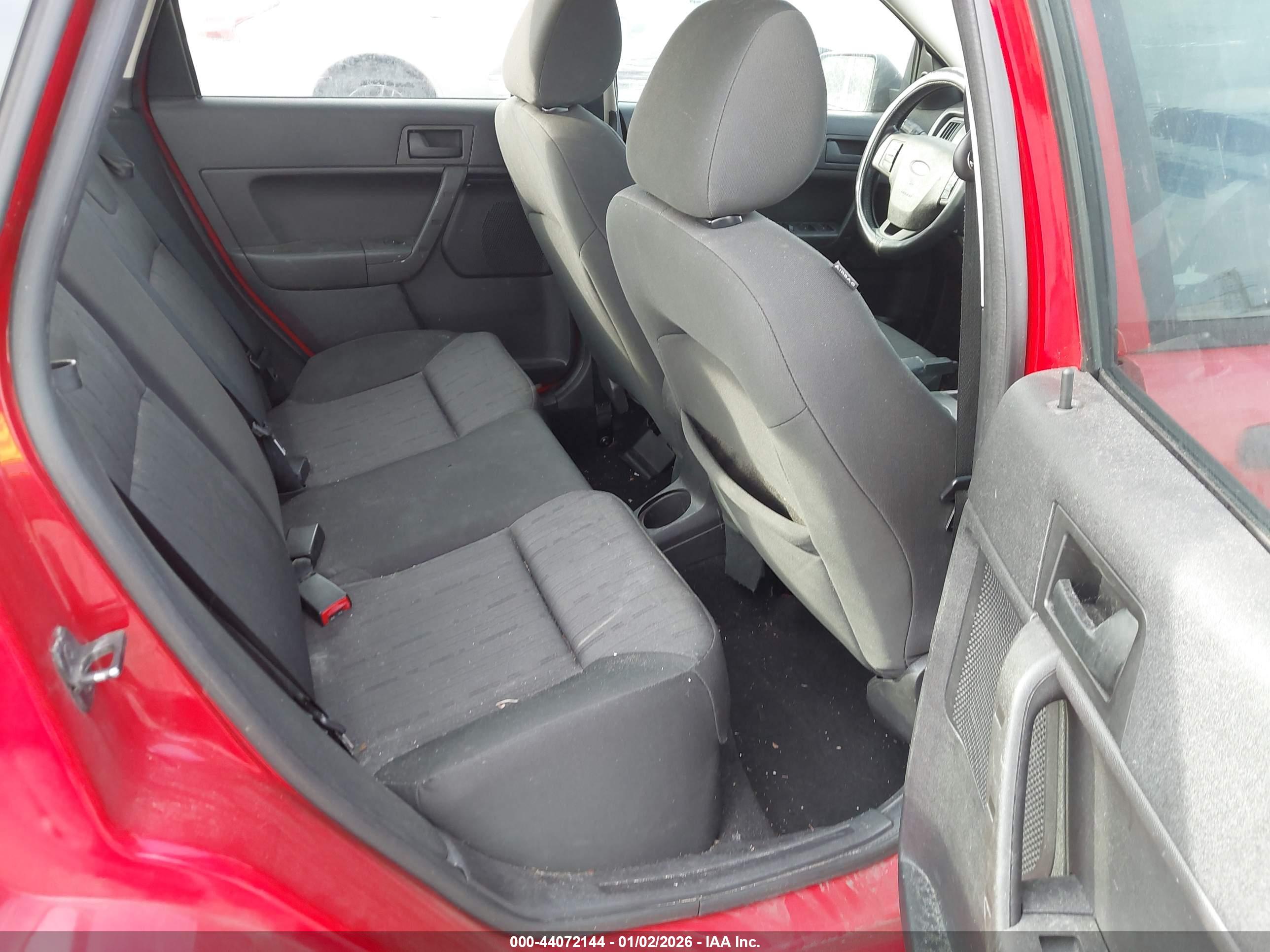 FORD FOCUS image 8