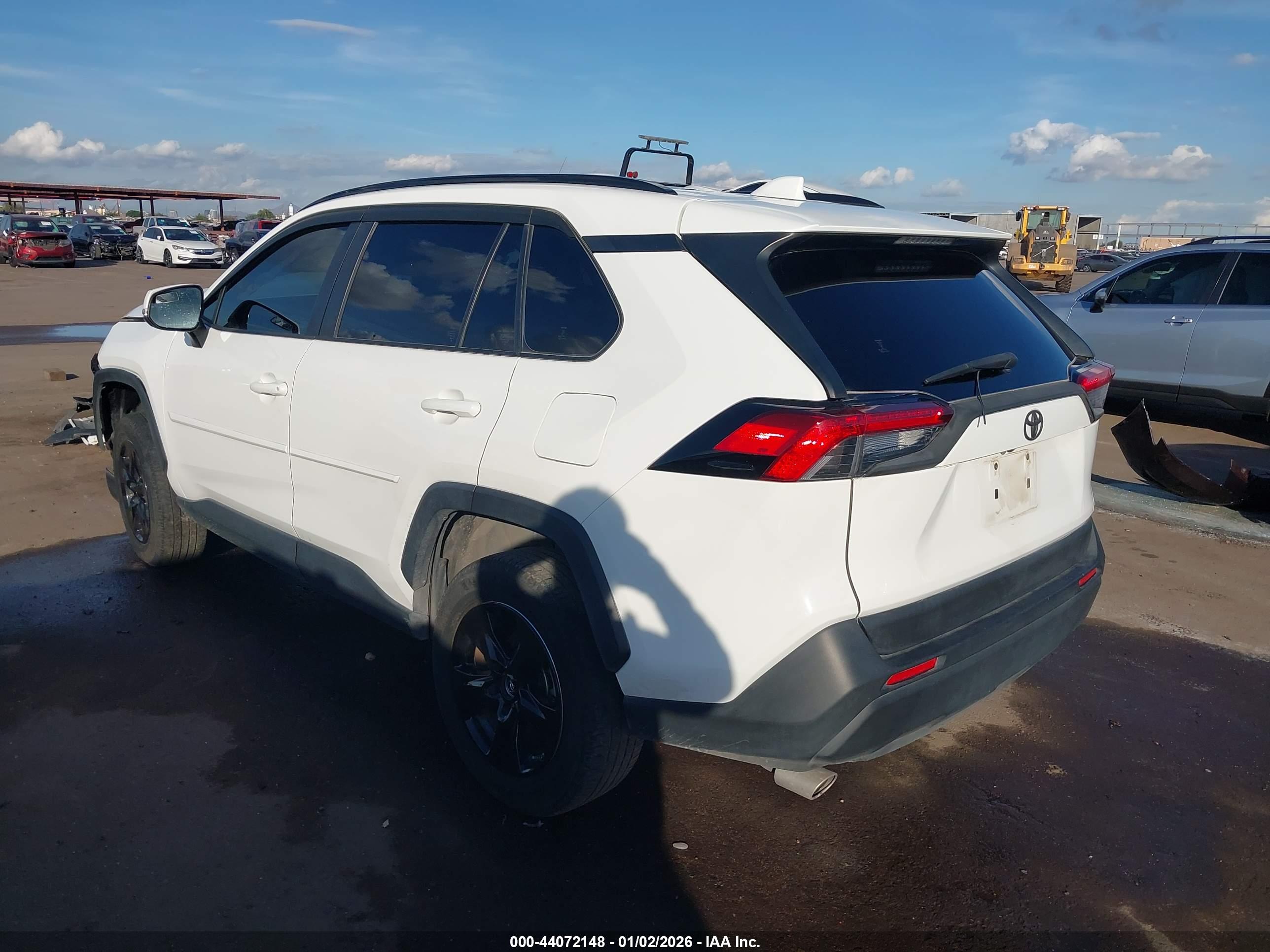 TOYOTA RAV4 image 3