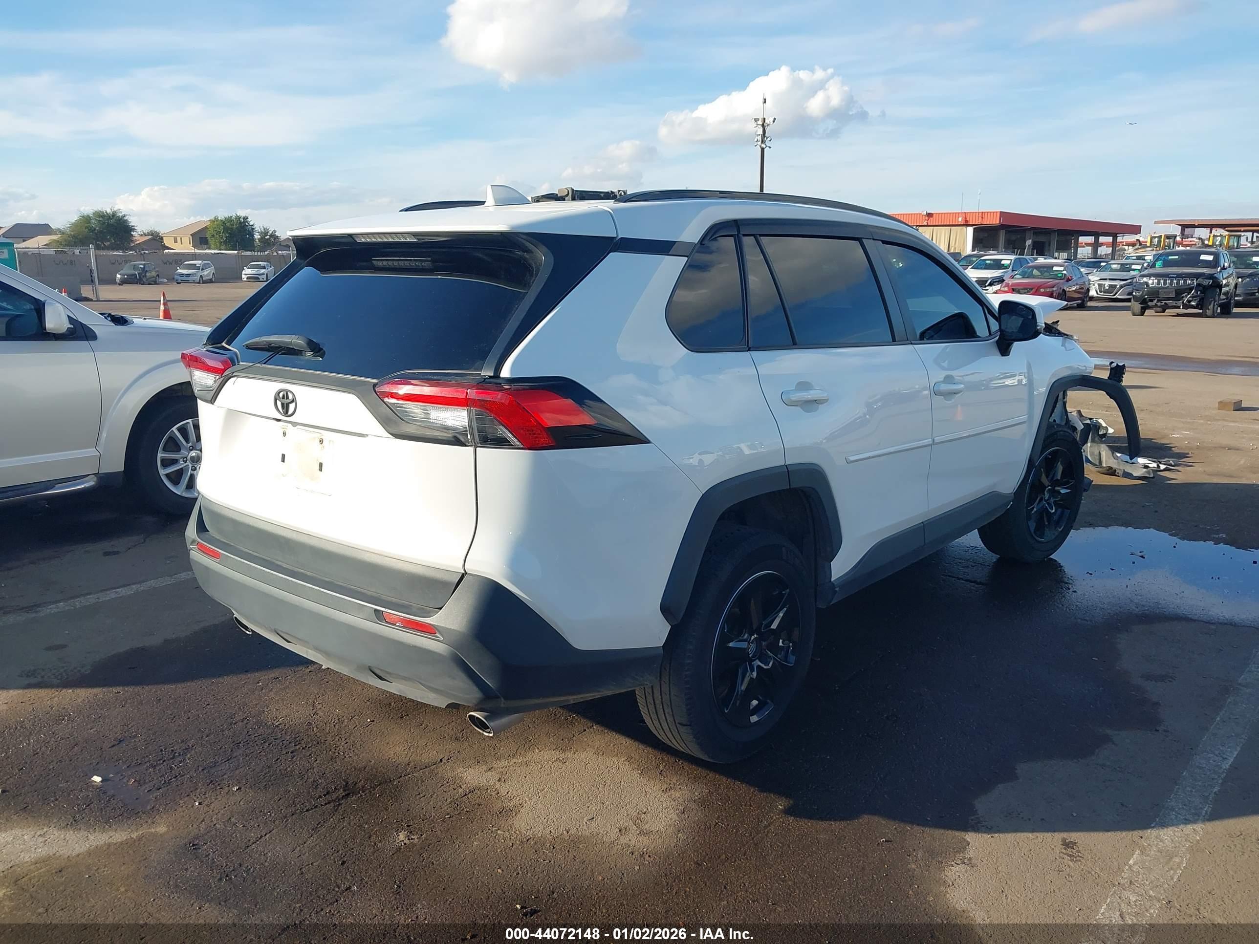 TOYOTA RAV4 image 4