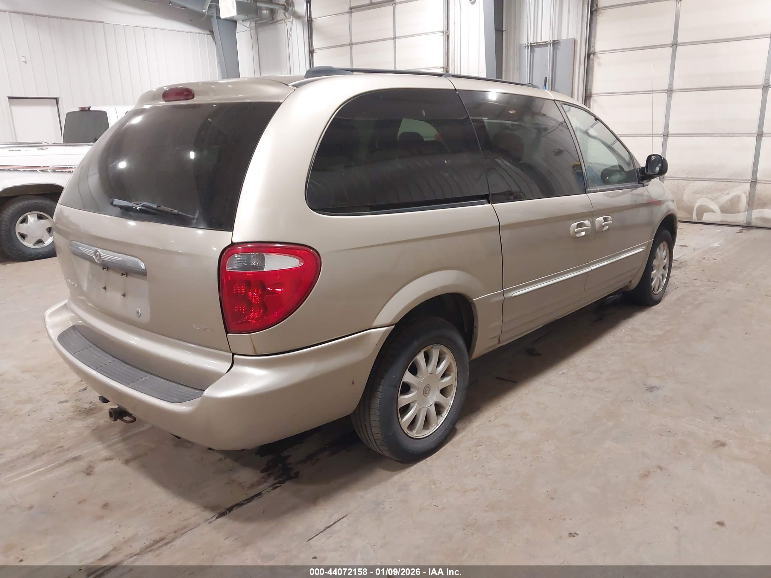 CHRYSLER TOWN image 4