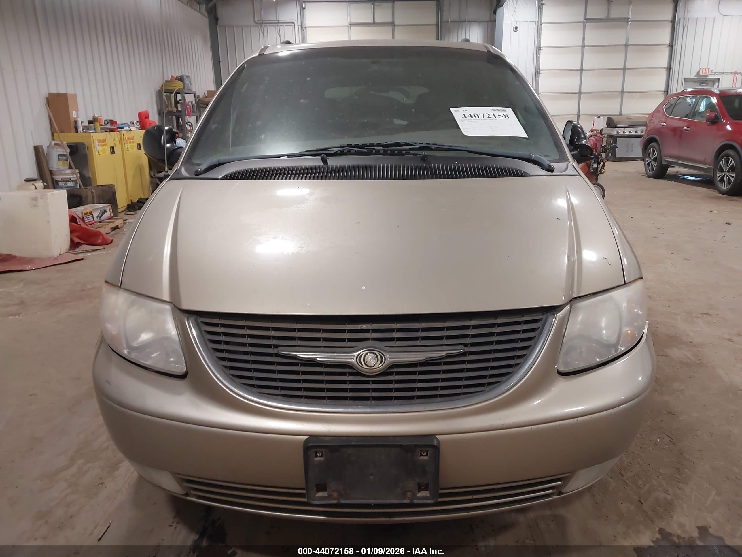 CHRYSLER TOWN image 6
