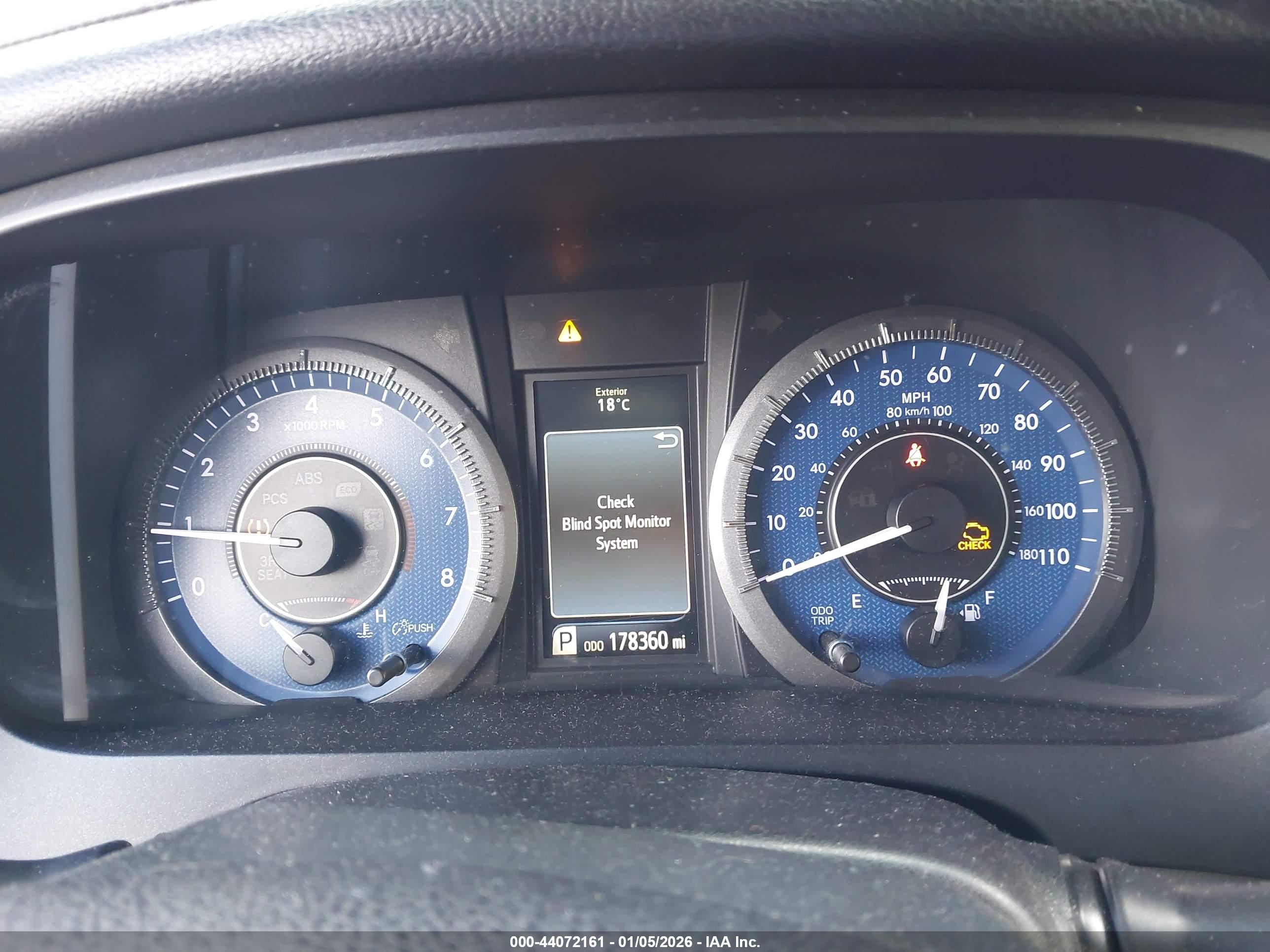 TOYOTA SIENNA image 7