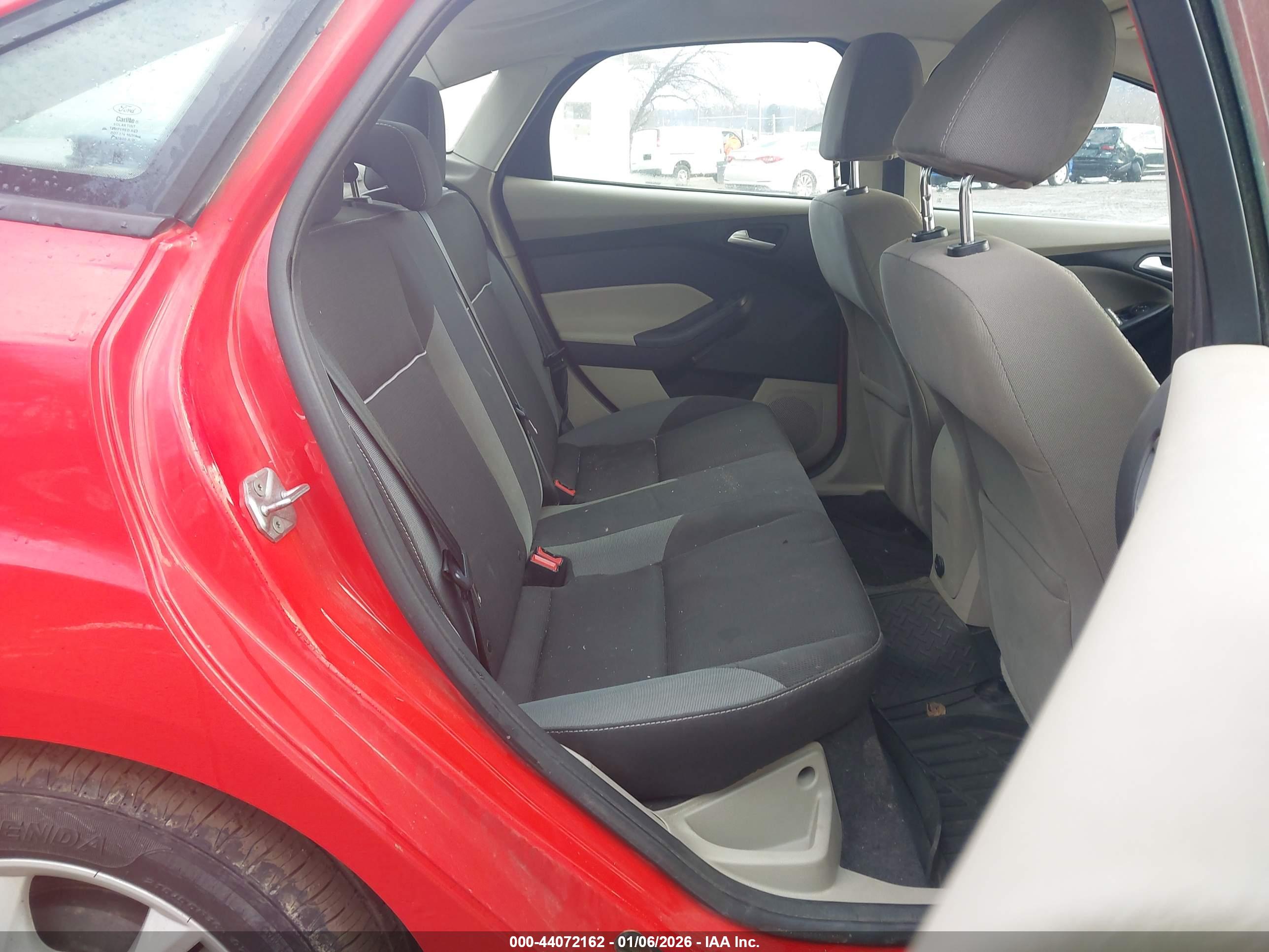 FORD FOCUS image 8