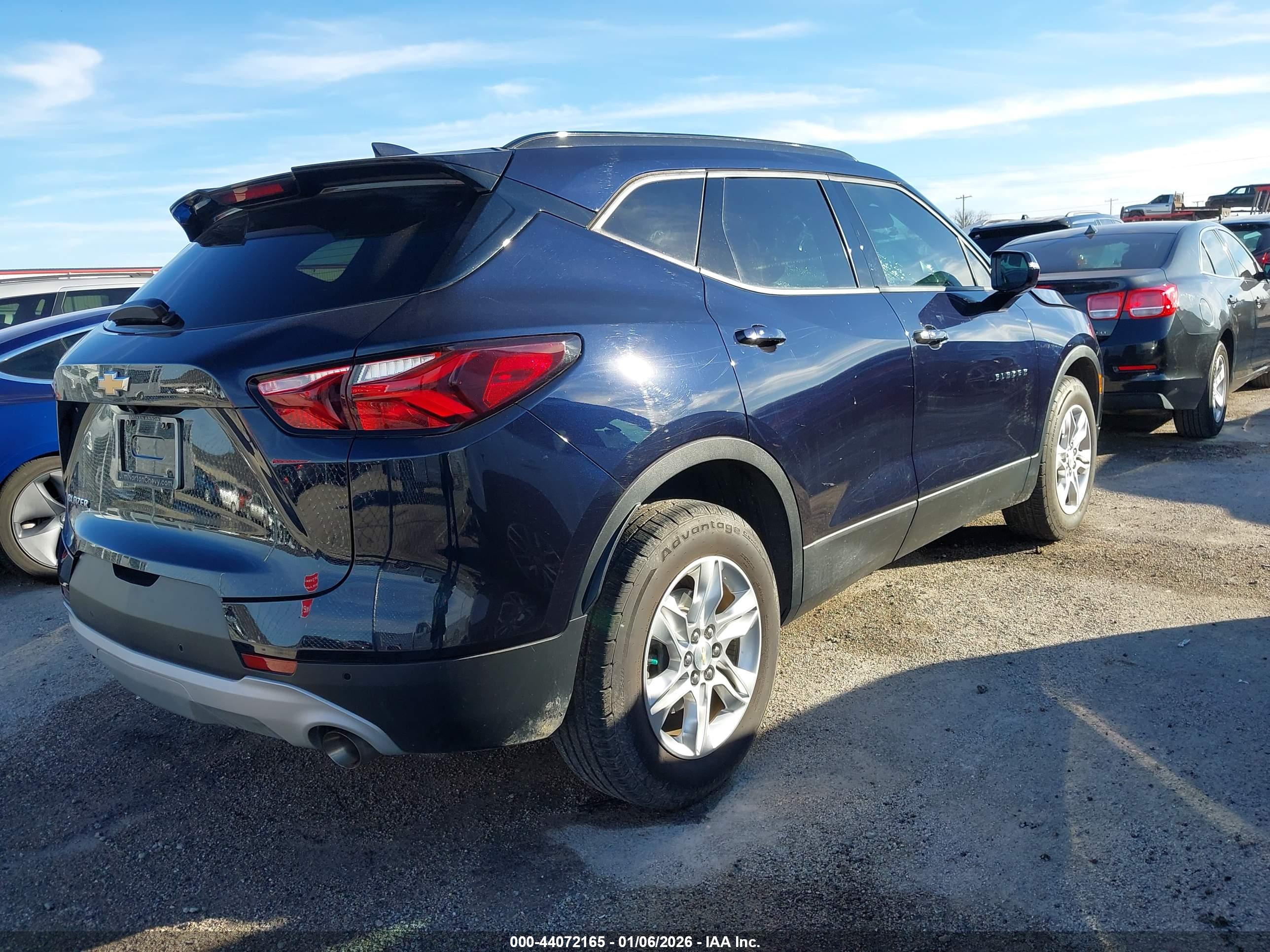 CHEVROLET BLAZER image 4