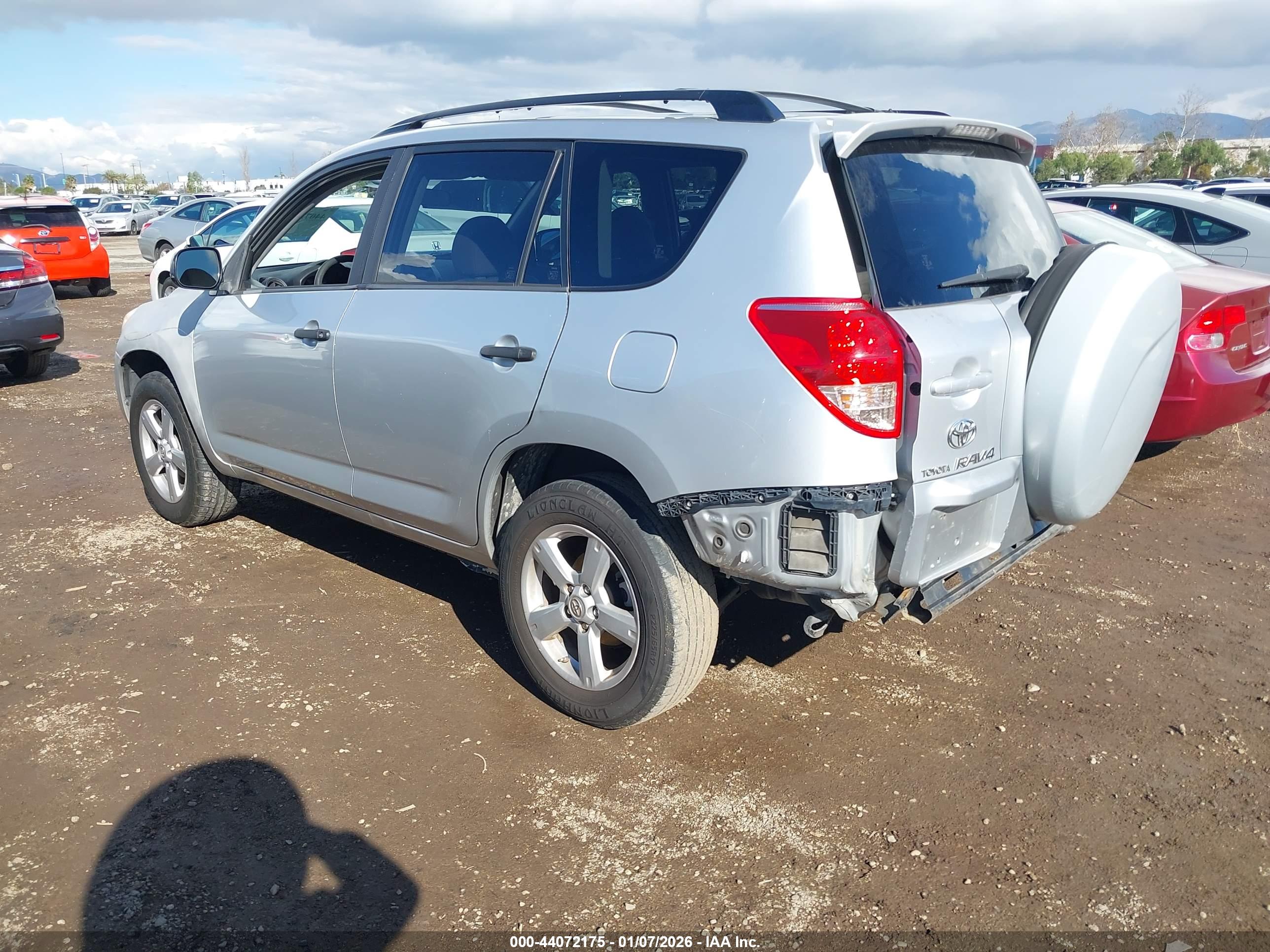 TOYOTA RAV4 image 3