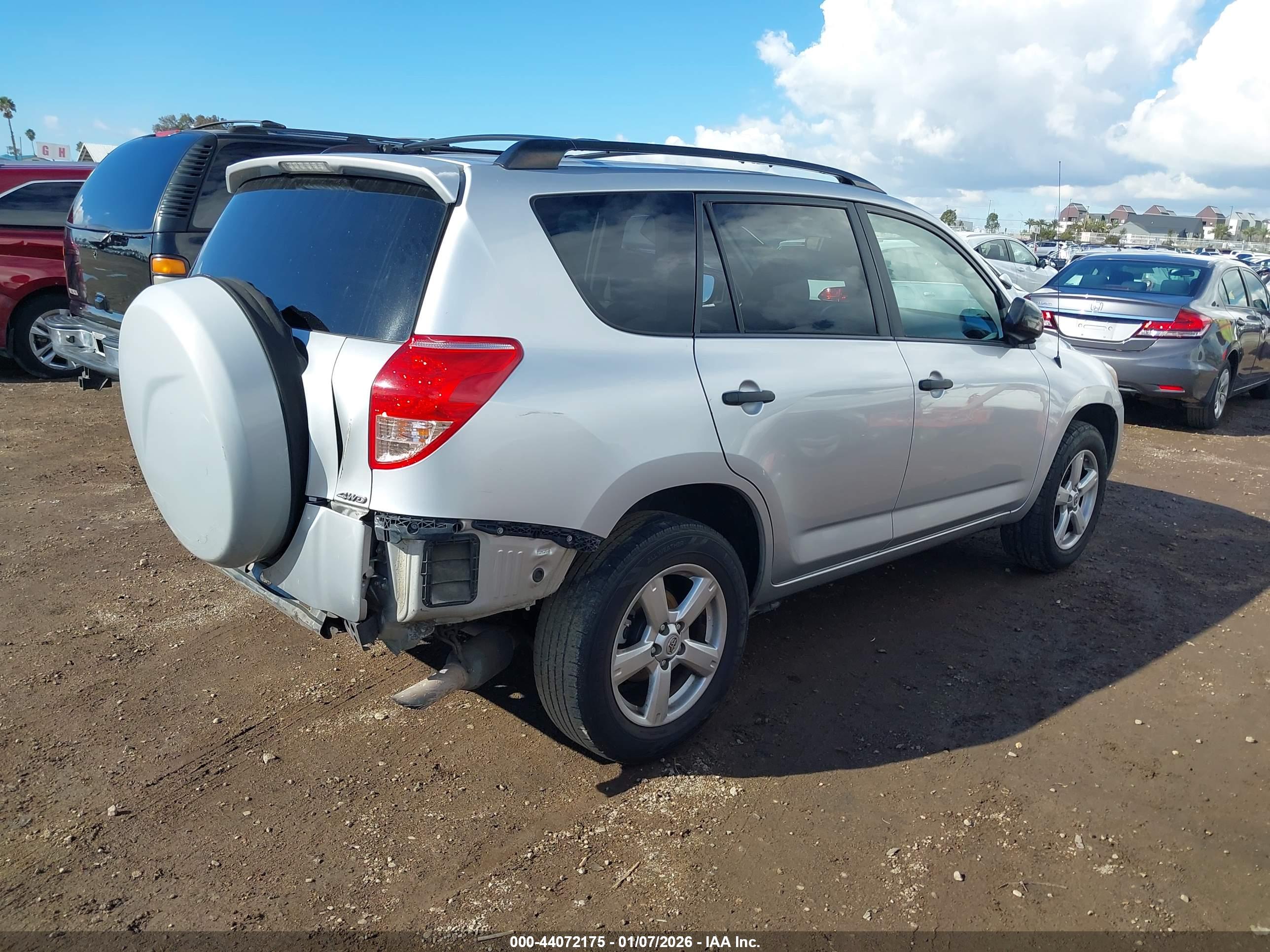 TOYOTA RAV4 image 4