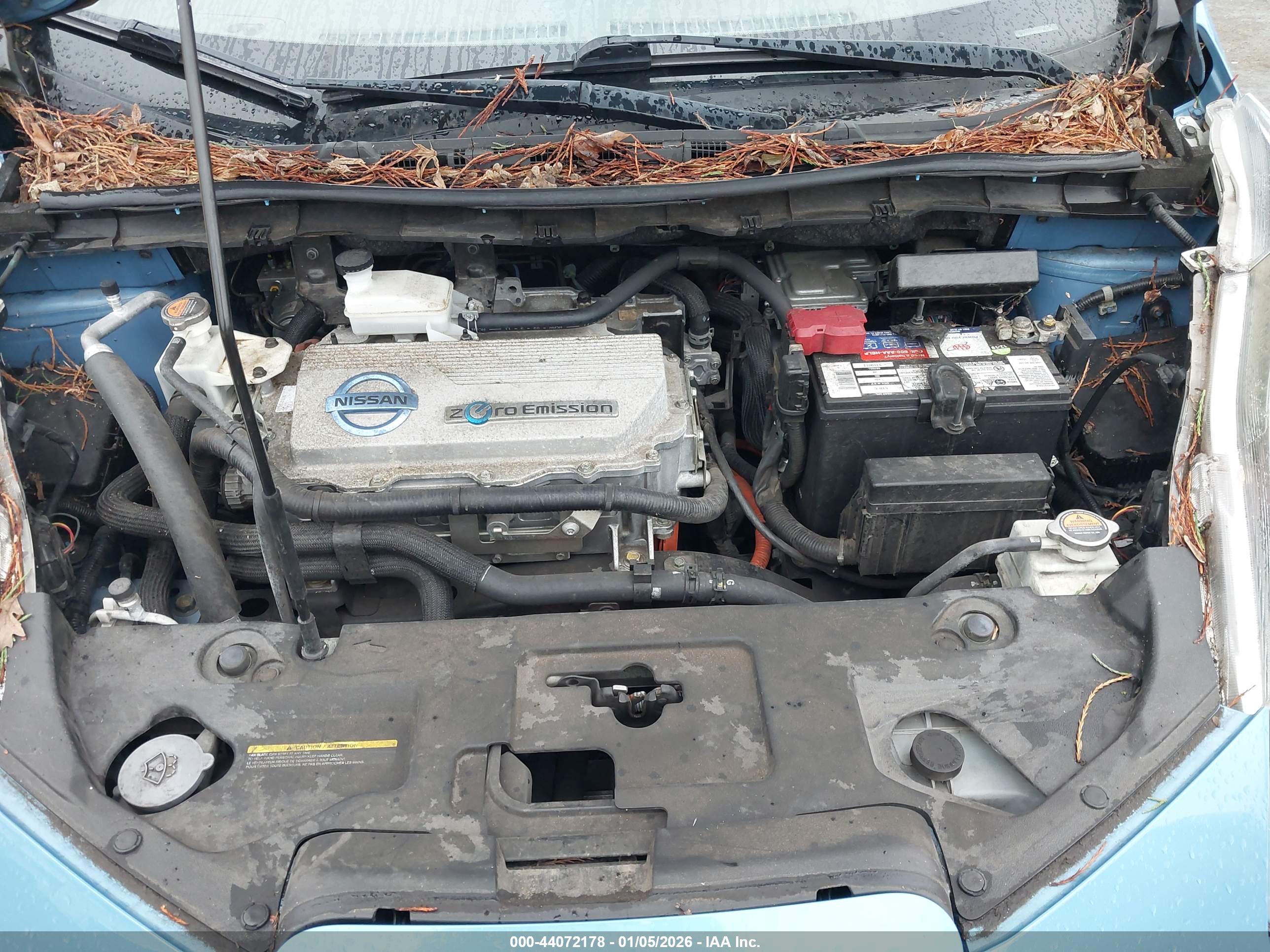 NISSAN LEAF image 10