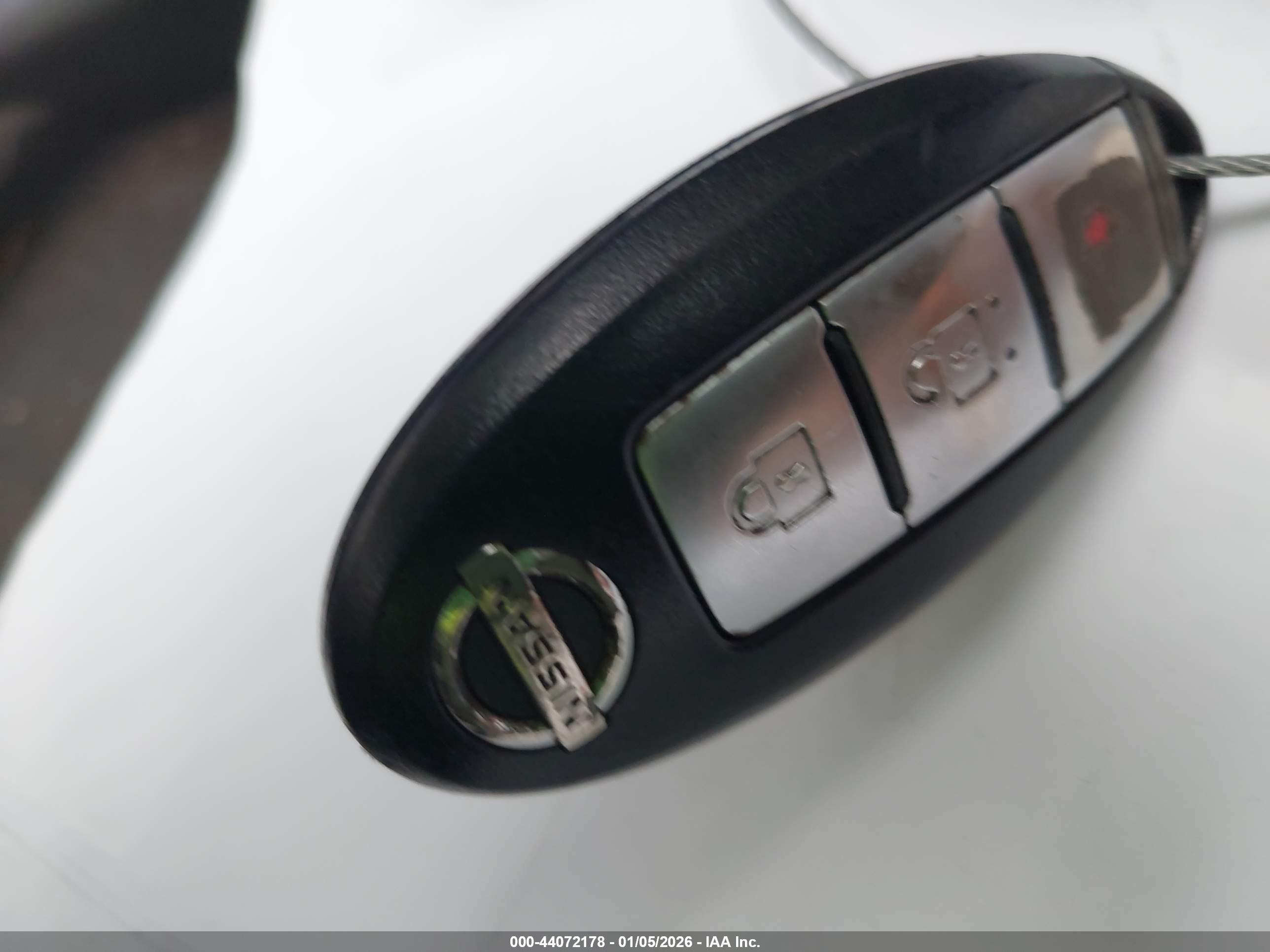 NISSAN LEAF image 11