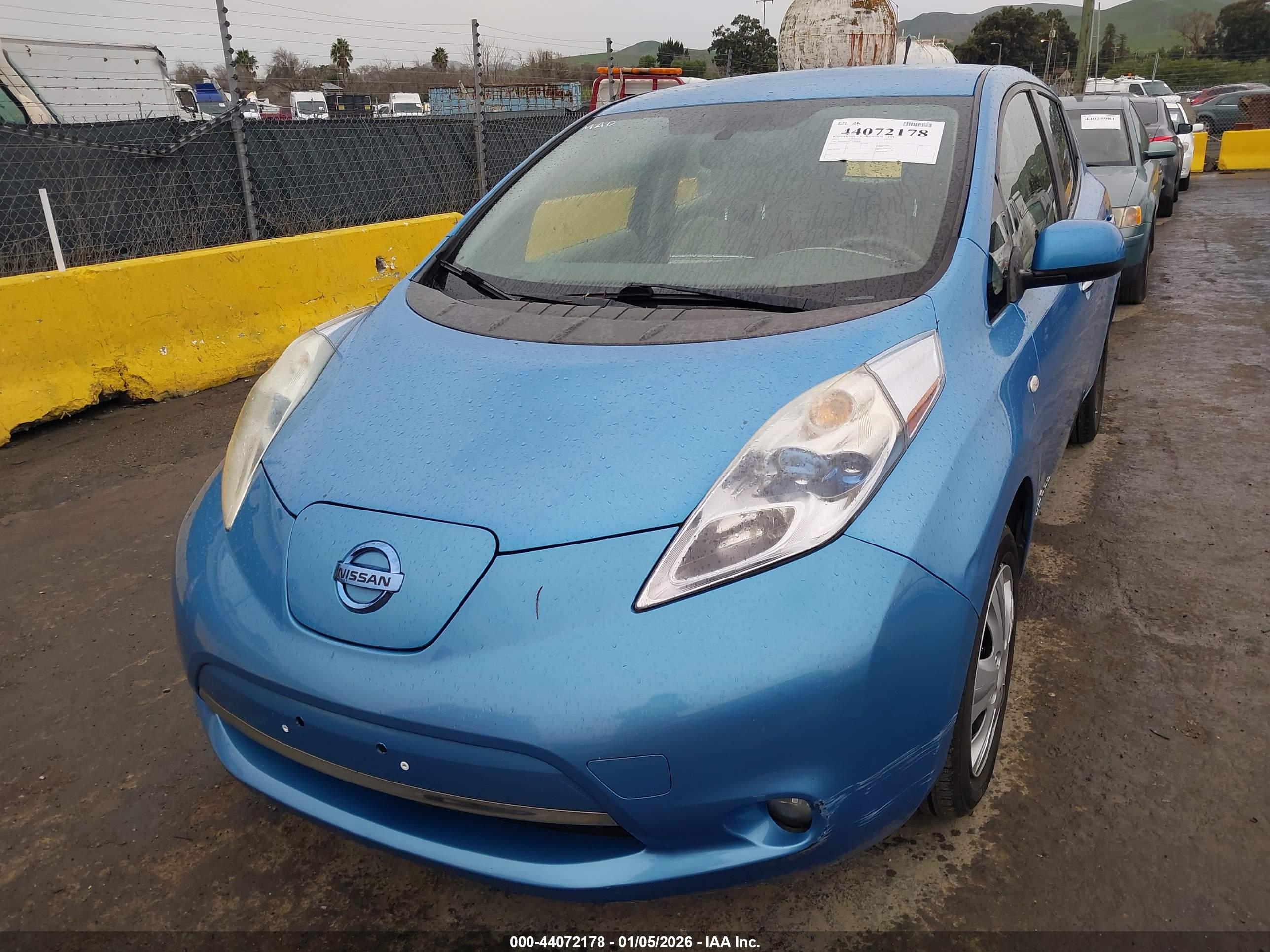 NISSAN LEAF image 6