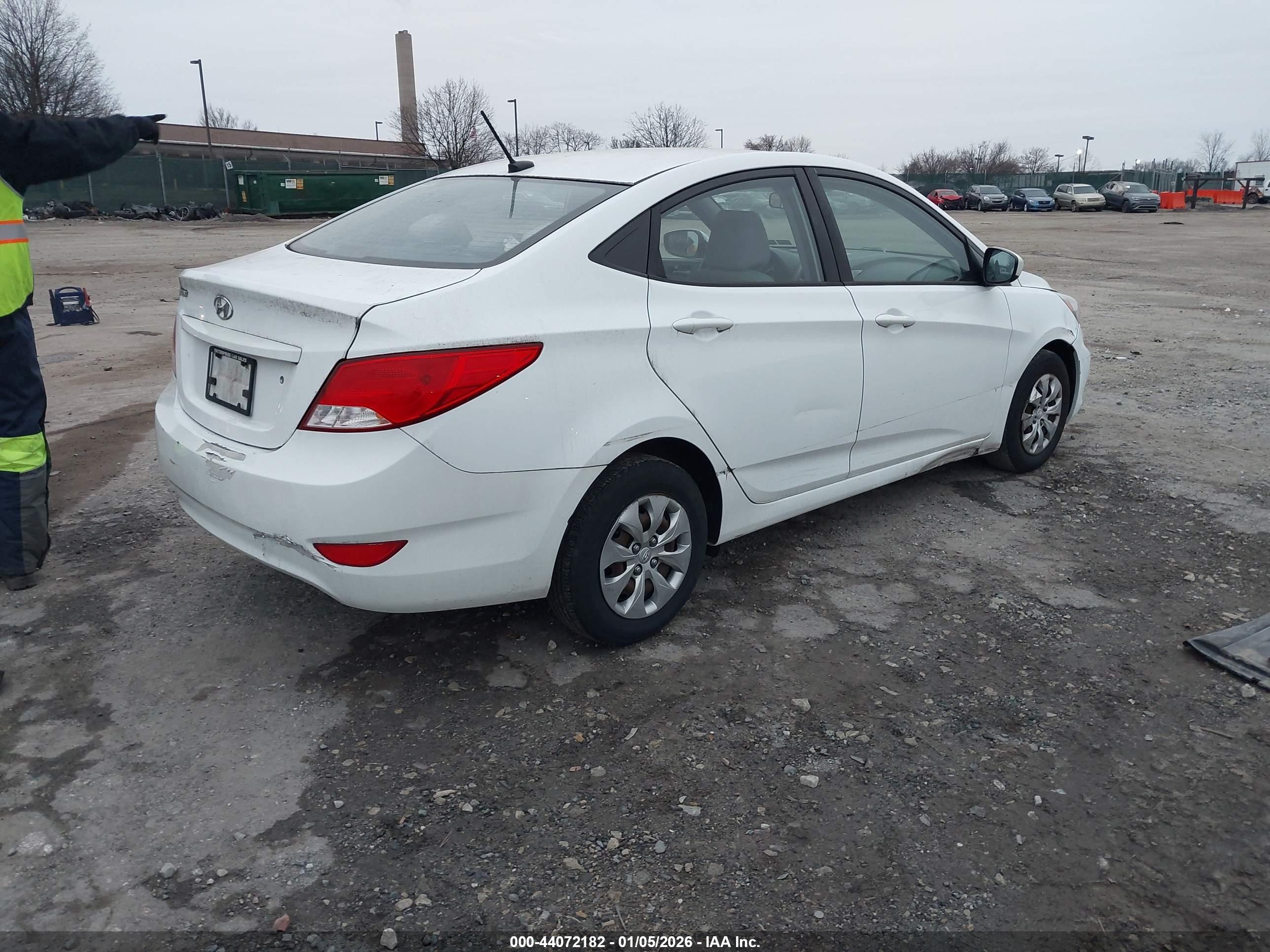 HYUNDAI ACCENT image 4