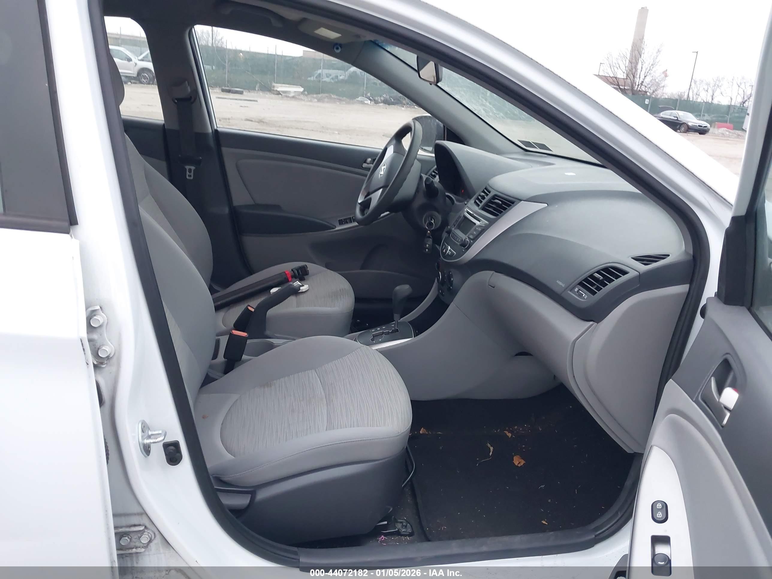 HYUNDAI ACCENT image 5