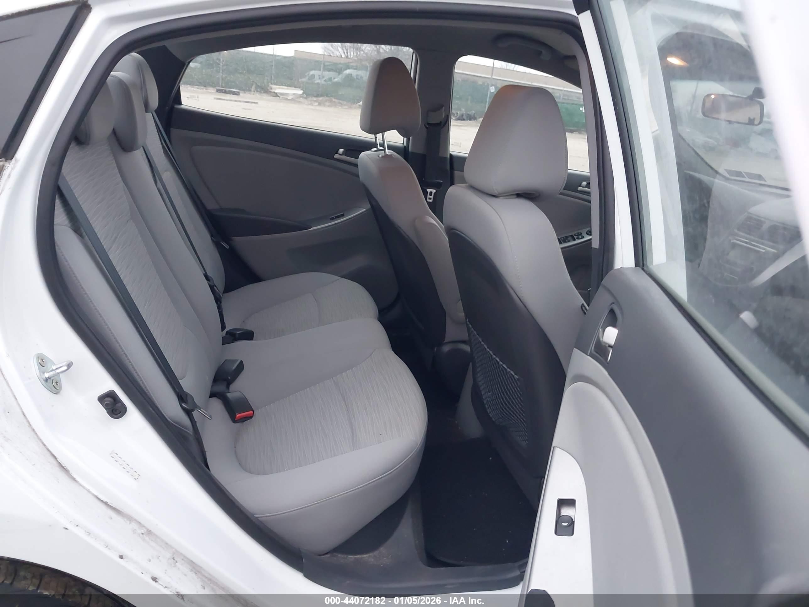 HYUNDAI ACCENT image 8