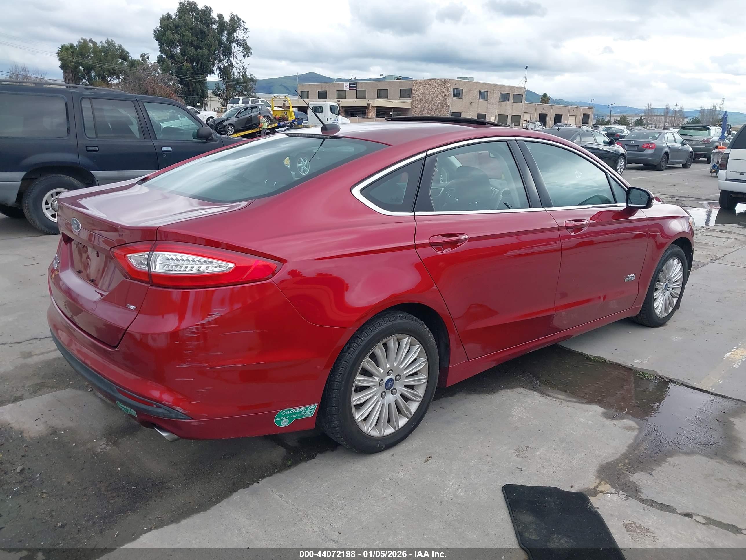 FORD FUSION image 4