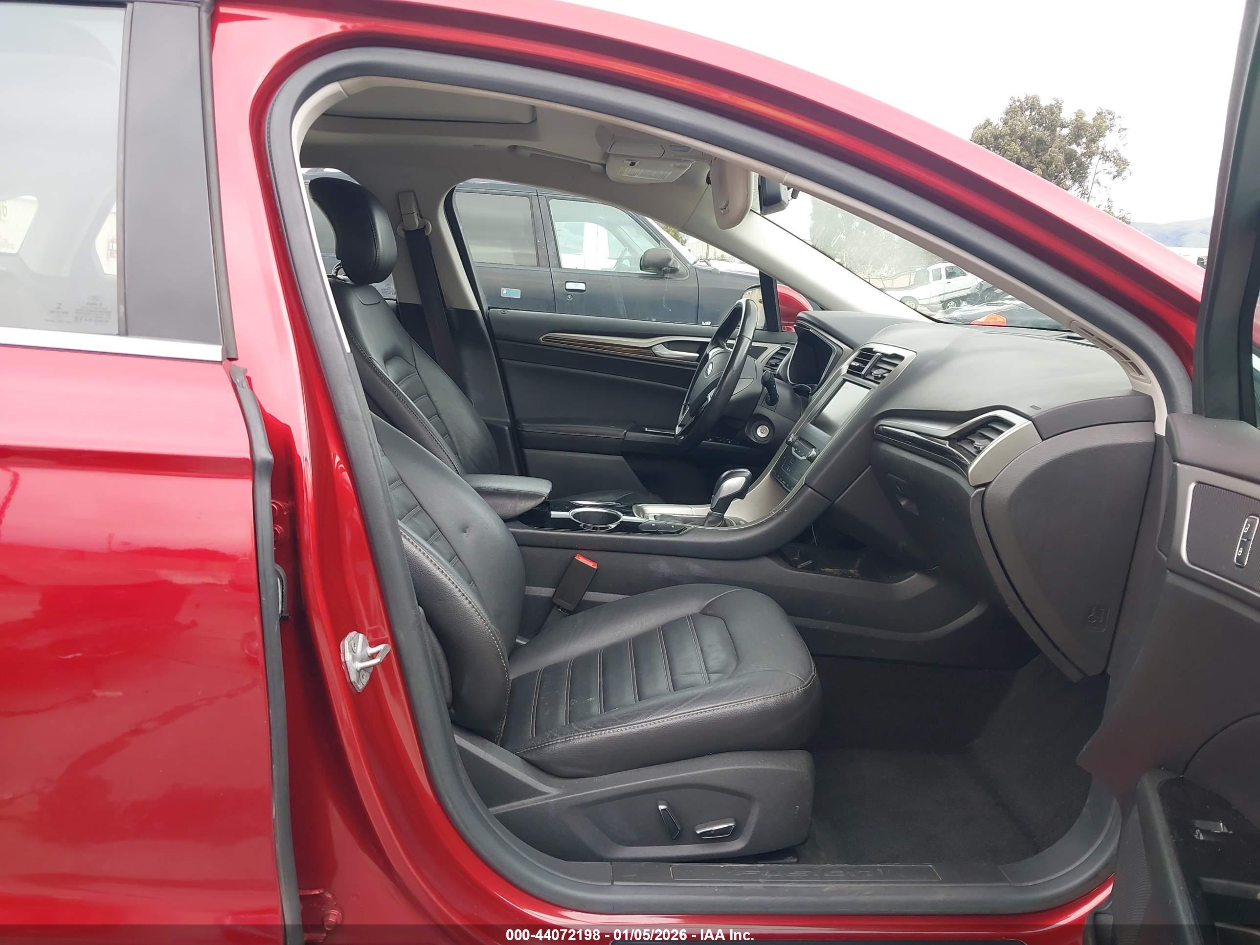 FORD FUSION image 5