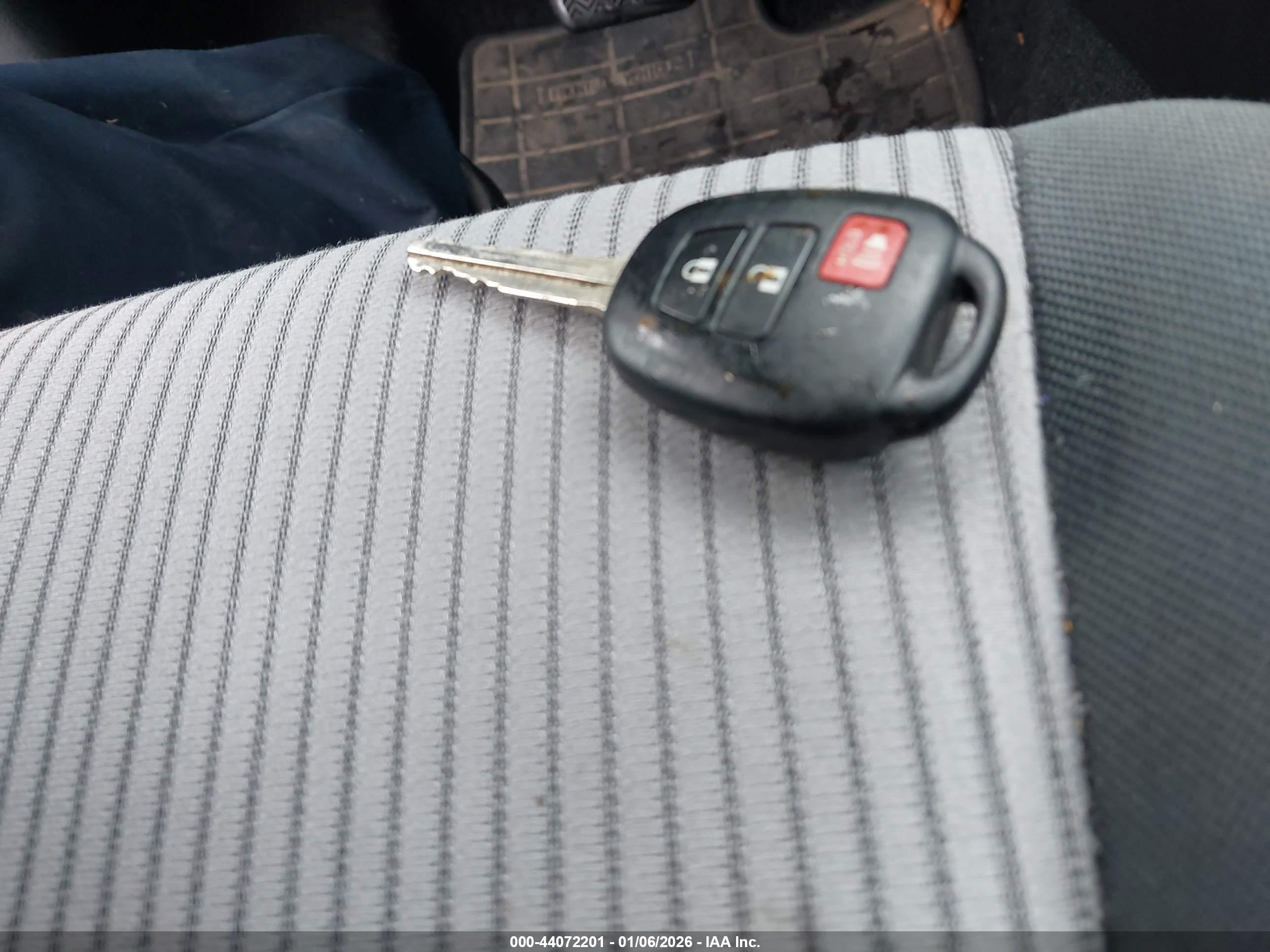 TOYOTA RAV4 image 11